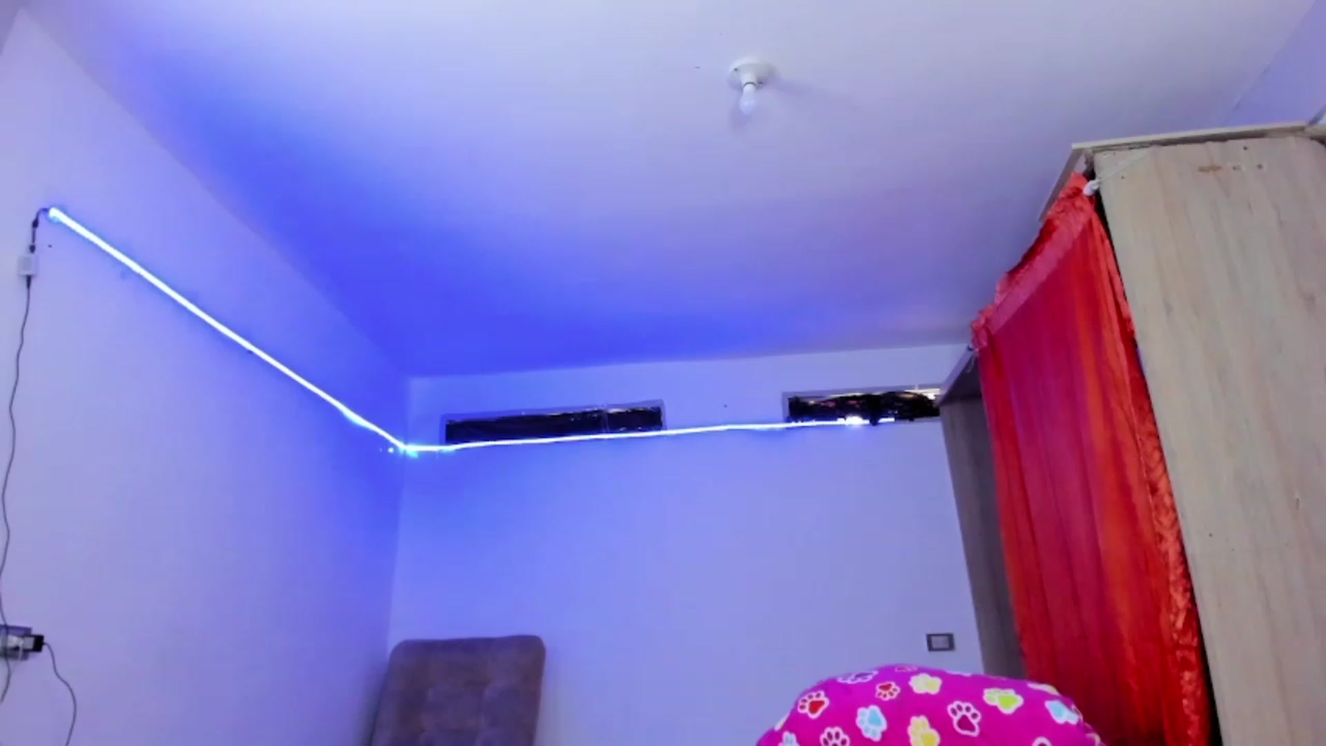 Gallery image thumbnail from Emma_19_'s myfreecams stream on, 08/13/2023, 21:59 image 3 of 20