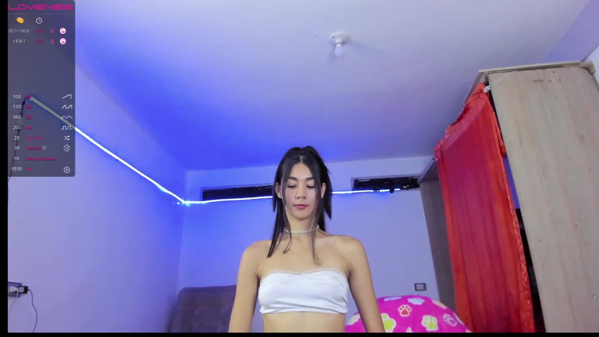 Gallery image thumbnail from Emma_19_'s myfreecams stream on, 08/16/2023, 03:28 image 1 of 20