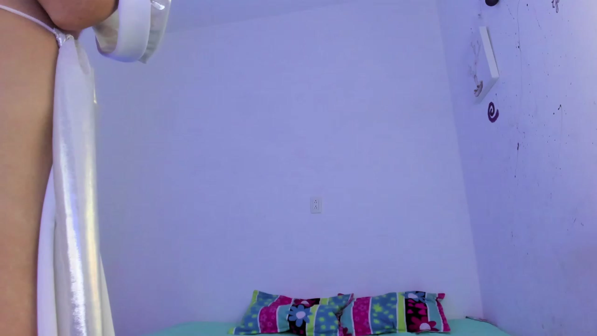 Gallery image thumbnail from Emma_19_'s myfreecams stream on, 10/30/2023, 03:29 image 10 of 20