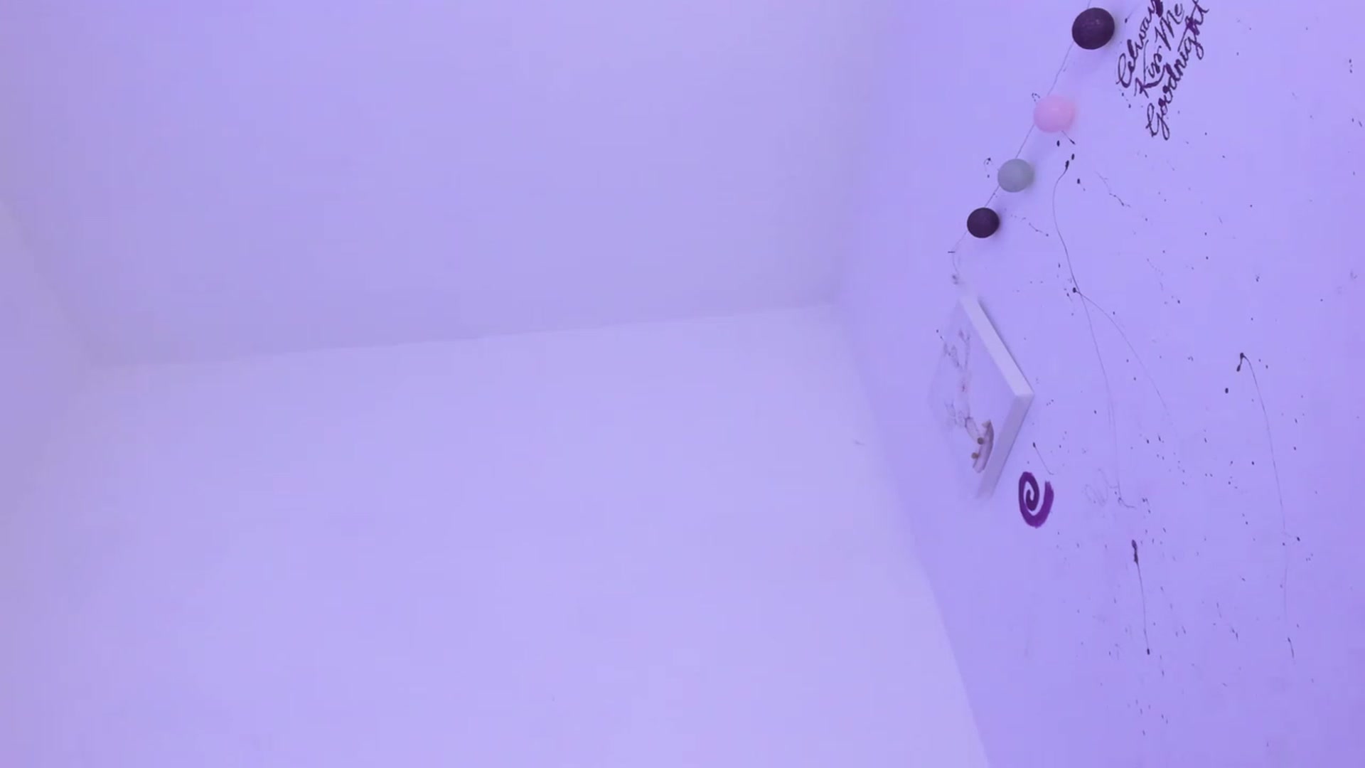 Gallery image thumbnail from Emma_19_'s myfreecams stream on, 11/08/2023, 04:07 image 9 of 20