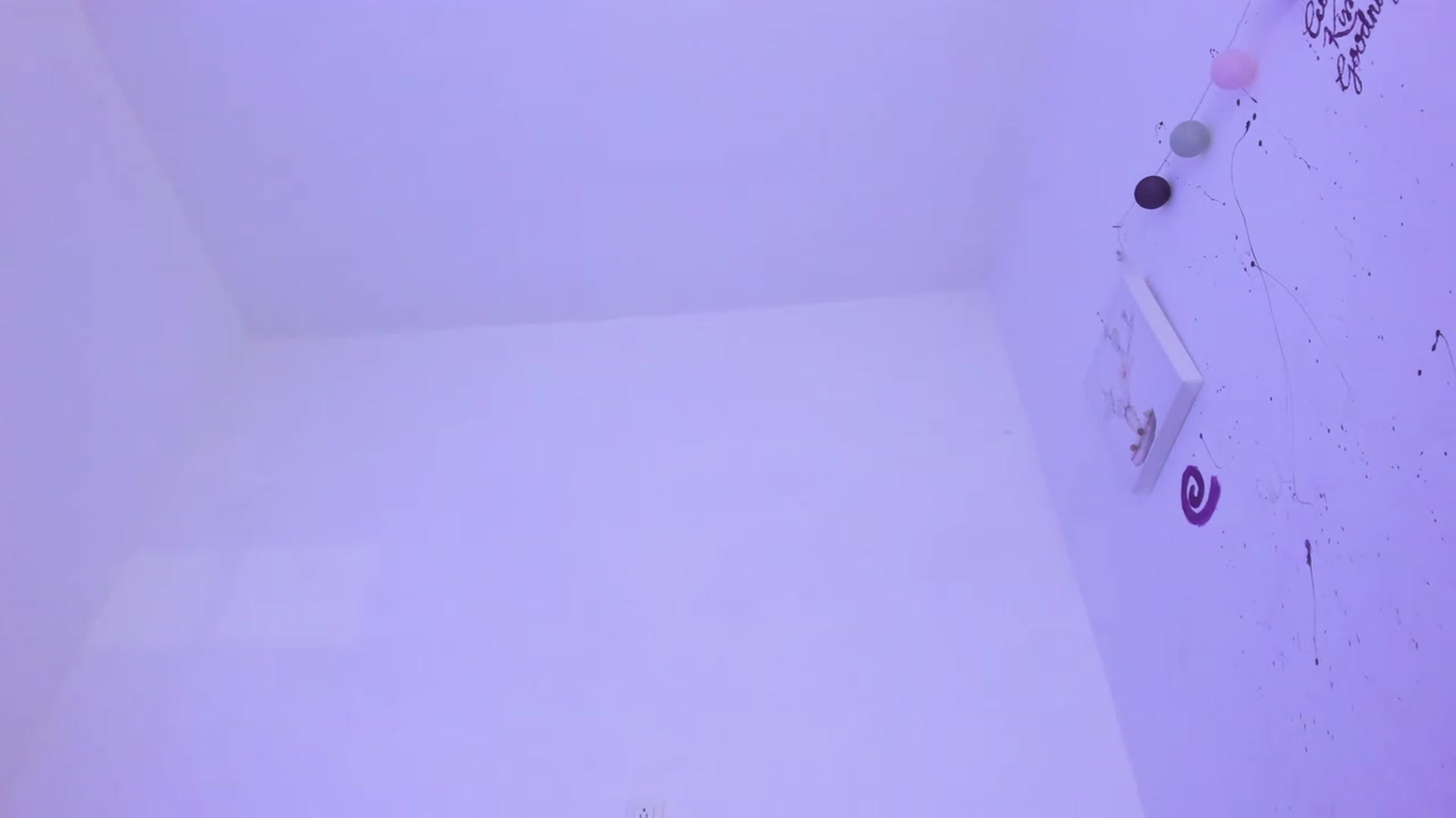Gallery image thumbnail from Emma_19_'s myfreecams stream on, 11/16/2023, 04:41 image 15 of 20