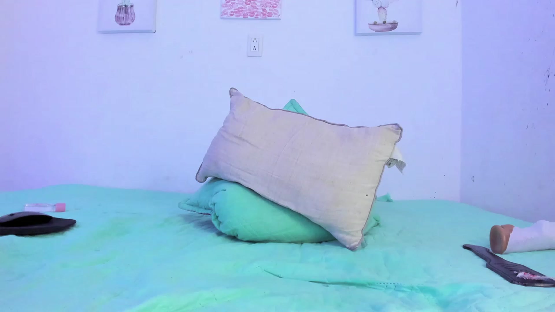 Gallery image thumbnail from Emma_19_'s myfreecams stream on, 01/25/2024, 05:29 image 8 of 20