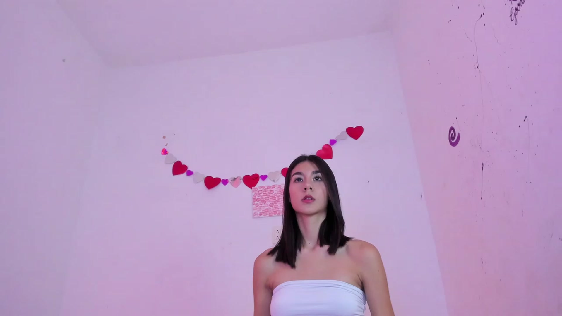 Gallery image thumbnail from Emma_19_'s myfreecams stream on, 02/18/2024, 05:17 image 15 of 20