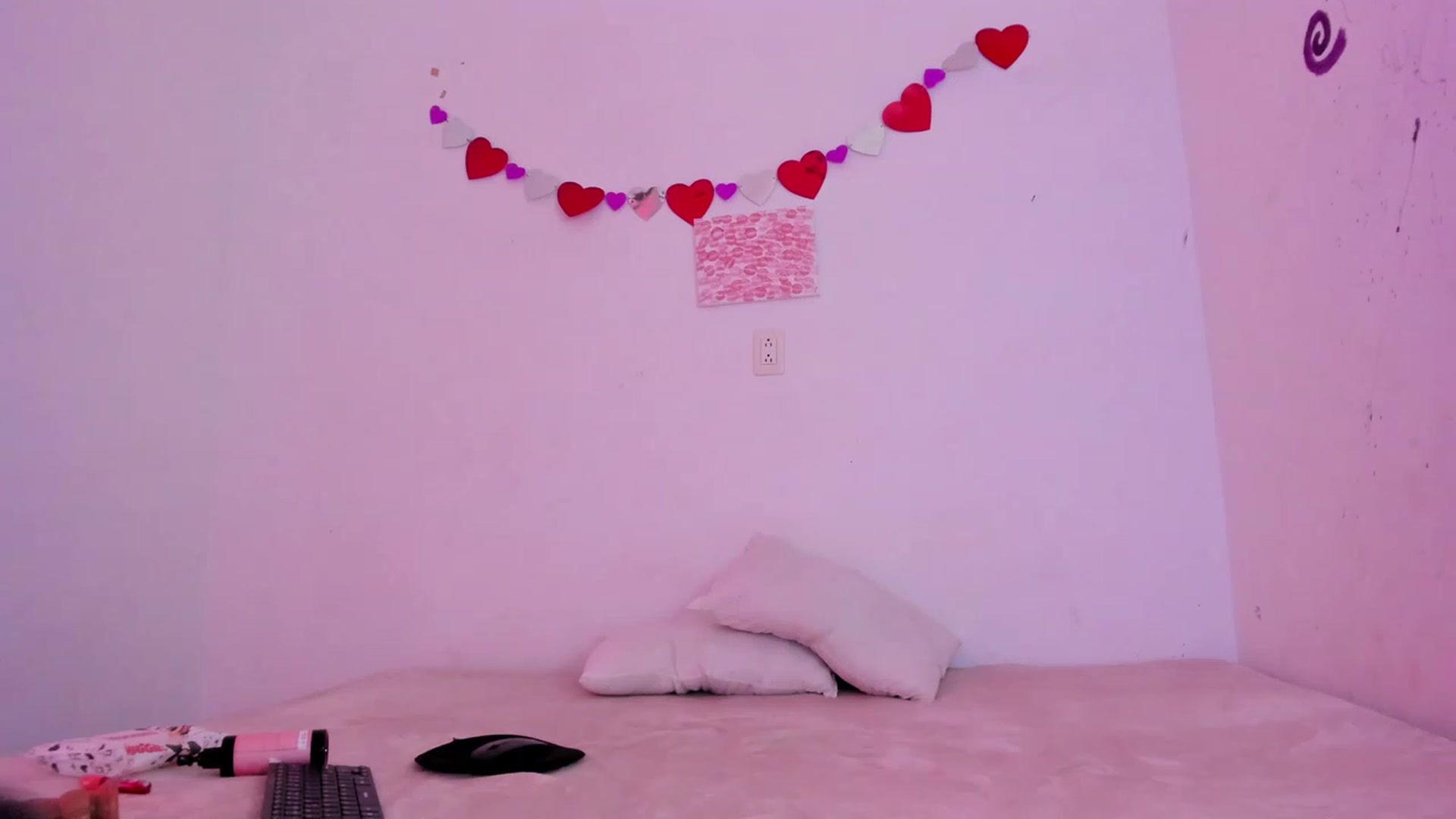 Gallery image thumbnail from Emma_19_'s myfreecams stream on, 02/18/2024, 05:17 image 7 of 20
