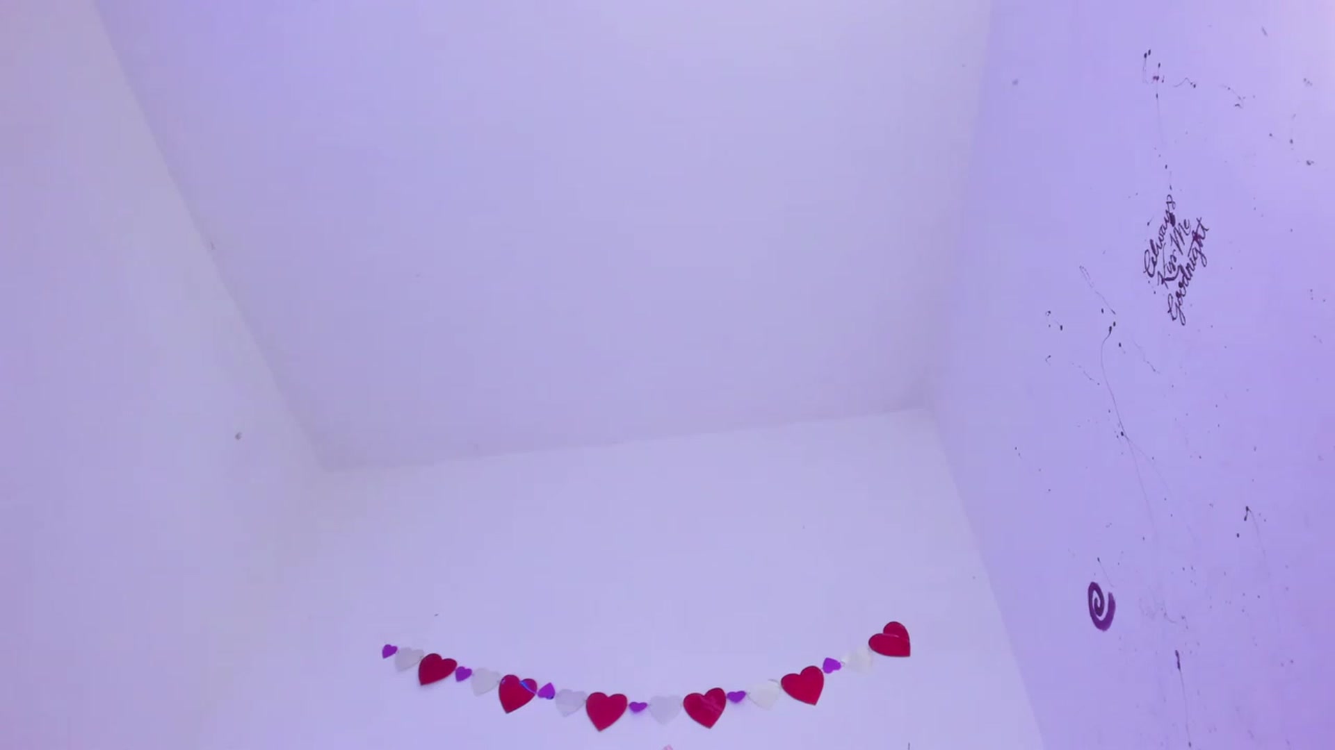 Gallery image thumbnail from Emma_19_'s myfreecams stream on, 03/08/2024, 05:29 image 19 of 20