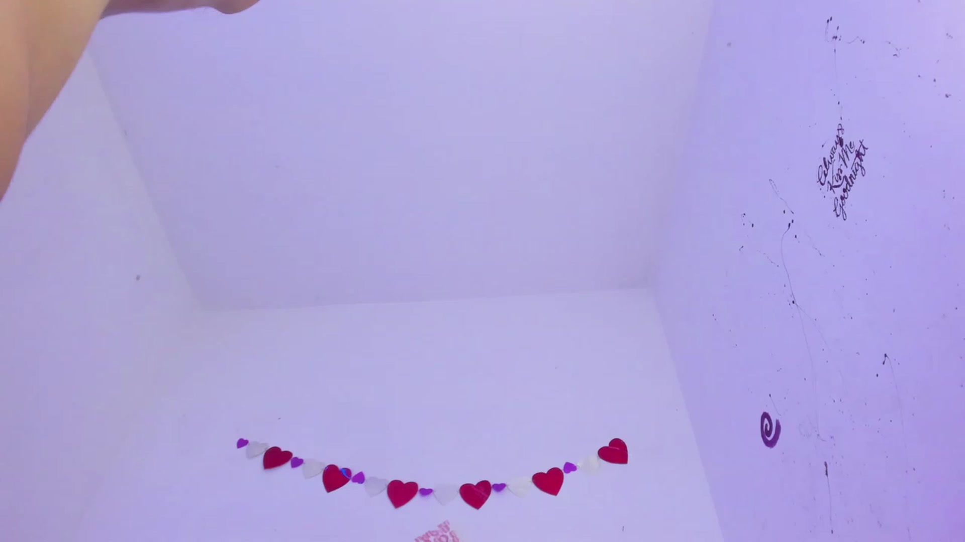 Gallery image thumbnail from Emma_19_'s myfreecams stream on, 03/10/2024, 04:04 image 1 of 20