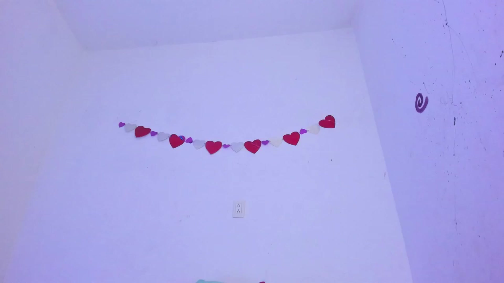 Gallery image thumbnail from Emma_19_'s myfreecams stream on, 04/29/2024, 05:05 image 7 of 20