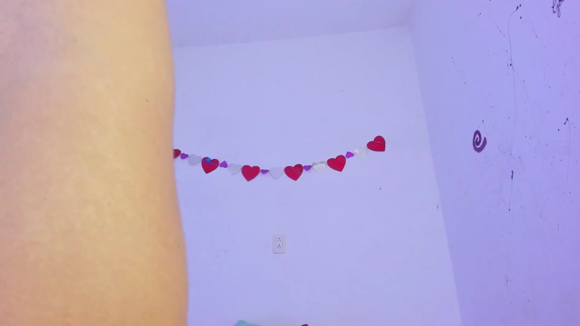 Gallery image thumbnail from Emma_19_'s myfreecams stream on, 04/29/2024, 05:05 image 12 of 20