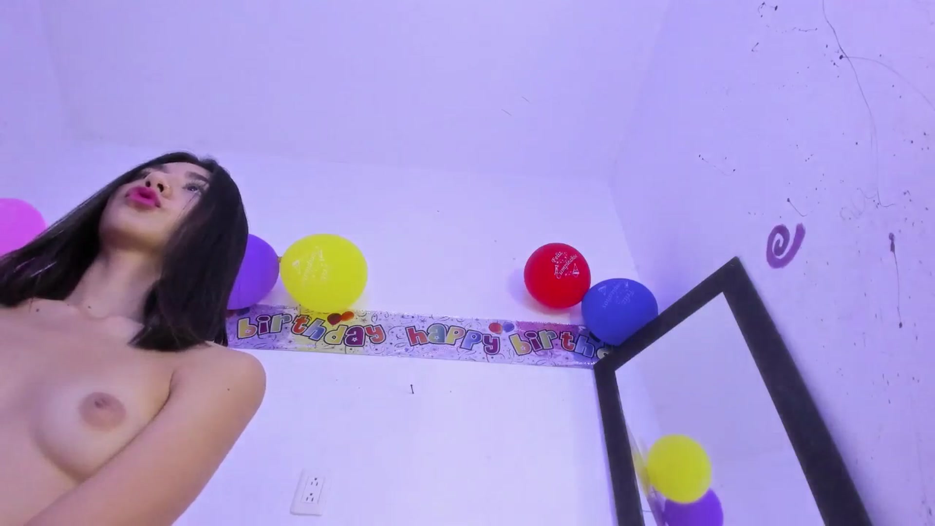 Gallery image thumbnail from Emma_19_'s myfreecams stream on, 12/31/2024, 05:57 image 12 of 20