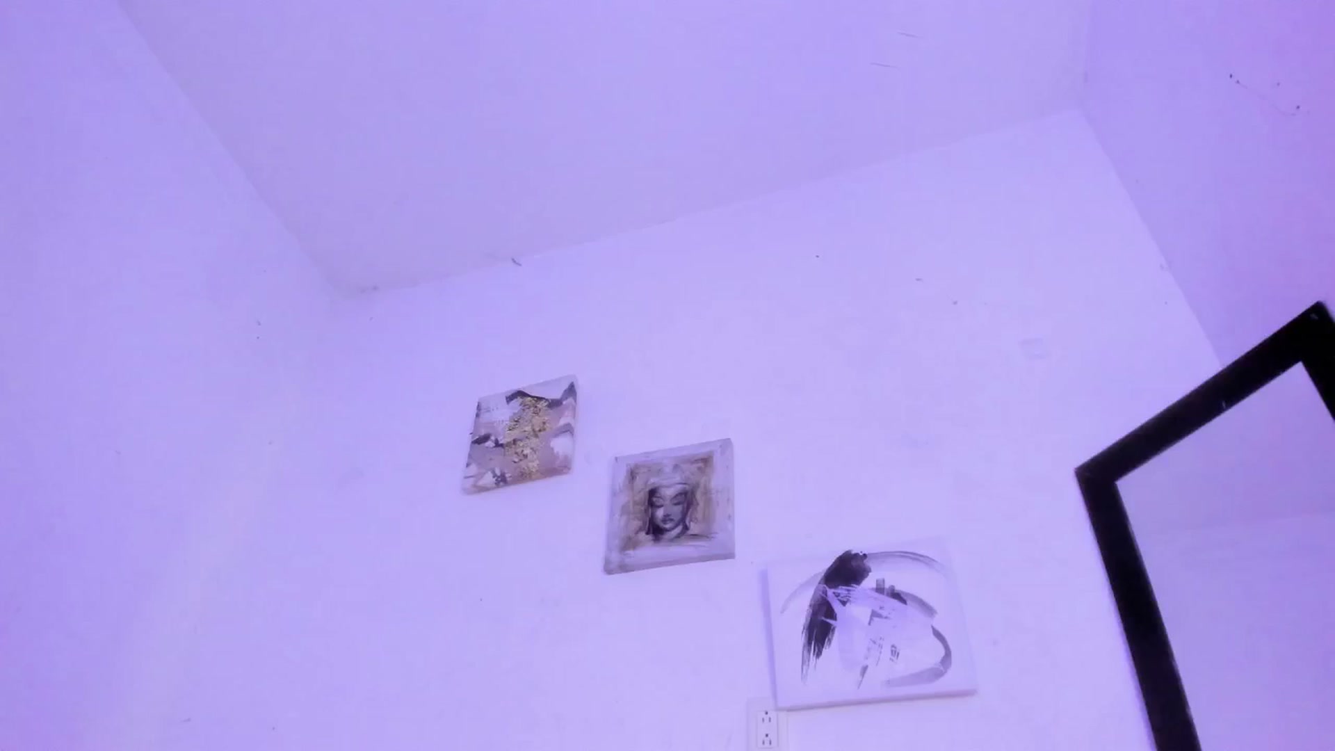 Gallery image thumbnail from Emma_19_'s myfreecams stream on, 01/31/2025, 04:31 image 11 of 20