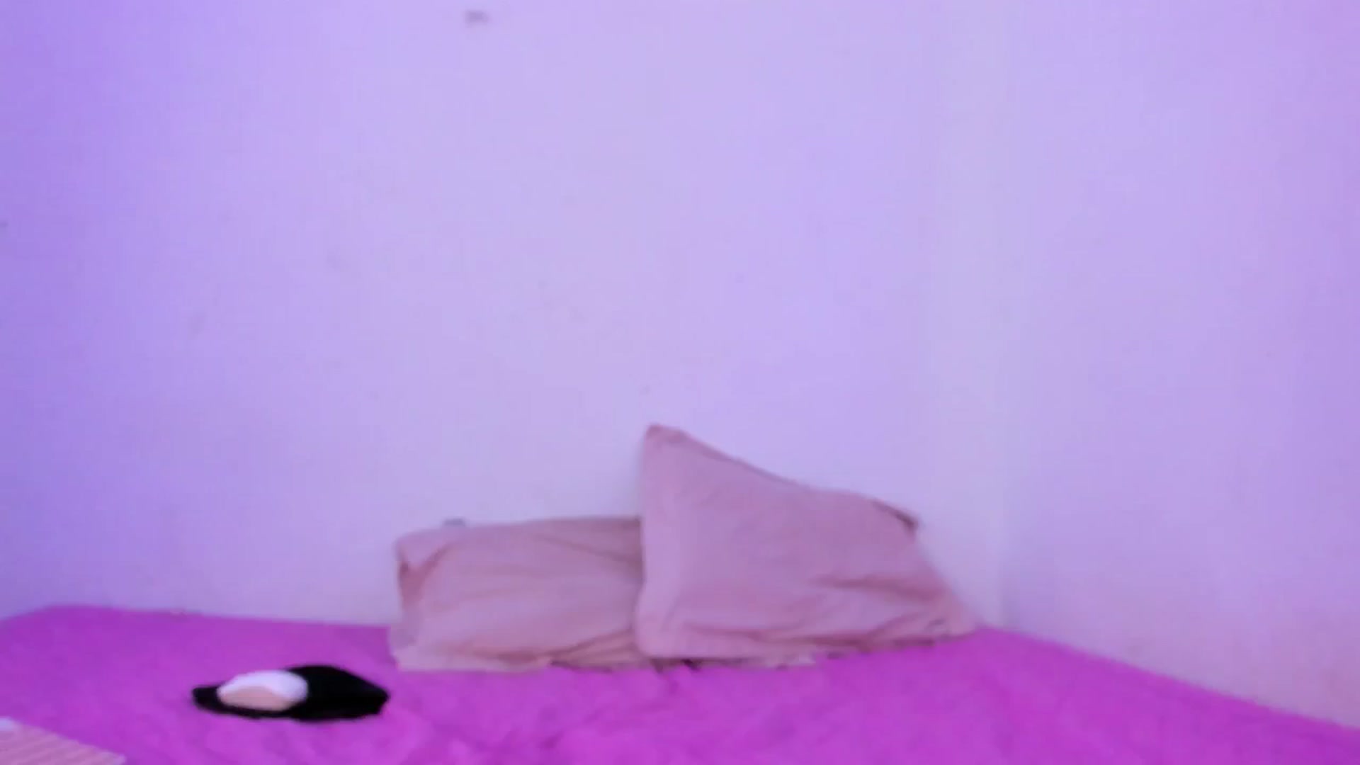 Gallery image thumbnail from Emma_19_'s myfreecams stream on, 01/31/2025, 04:31 image 7 of 20