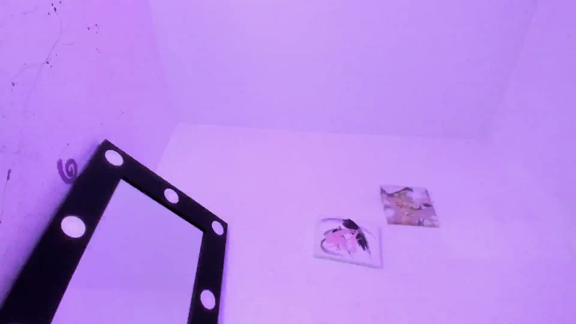 Gallery image thumbnail from Emma_19_'s myfreecams stream on, 01/10/2026, 03:34 image 4 of 20