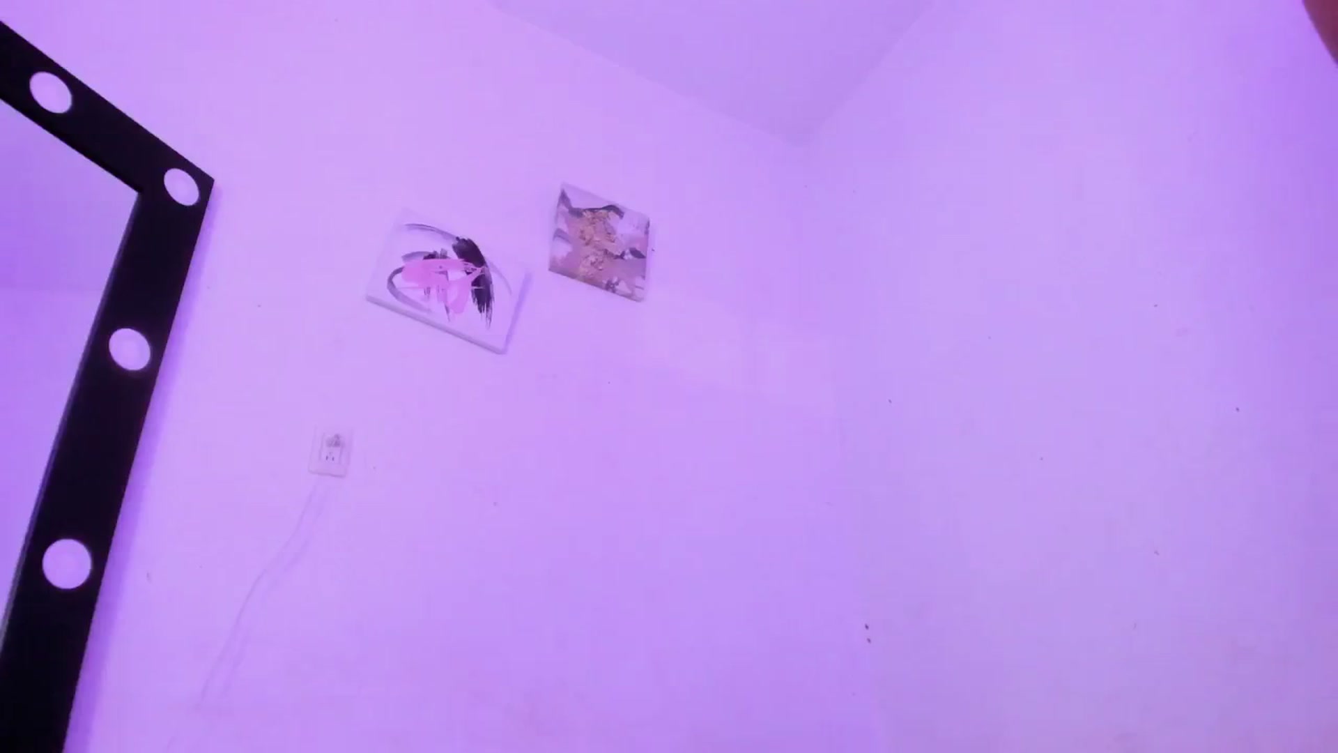 Gallery image thumbnail from Emma_19_'s myfreecams stream on, 01/10/2026, 05:32 image 17 of 20