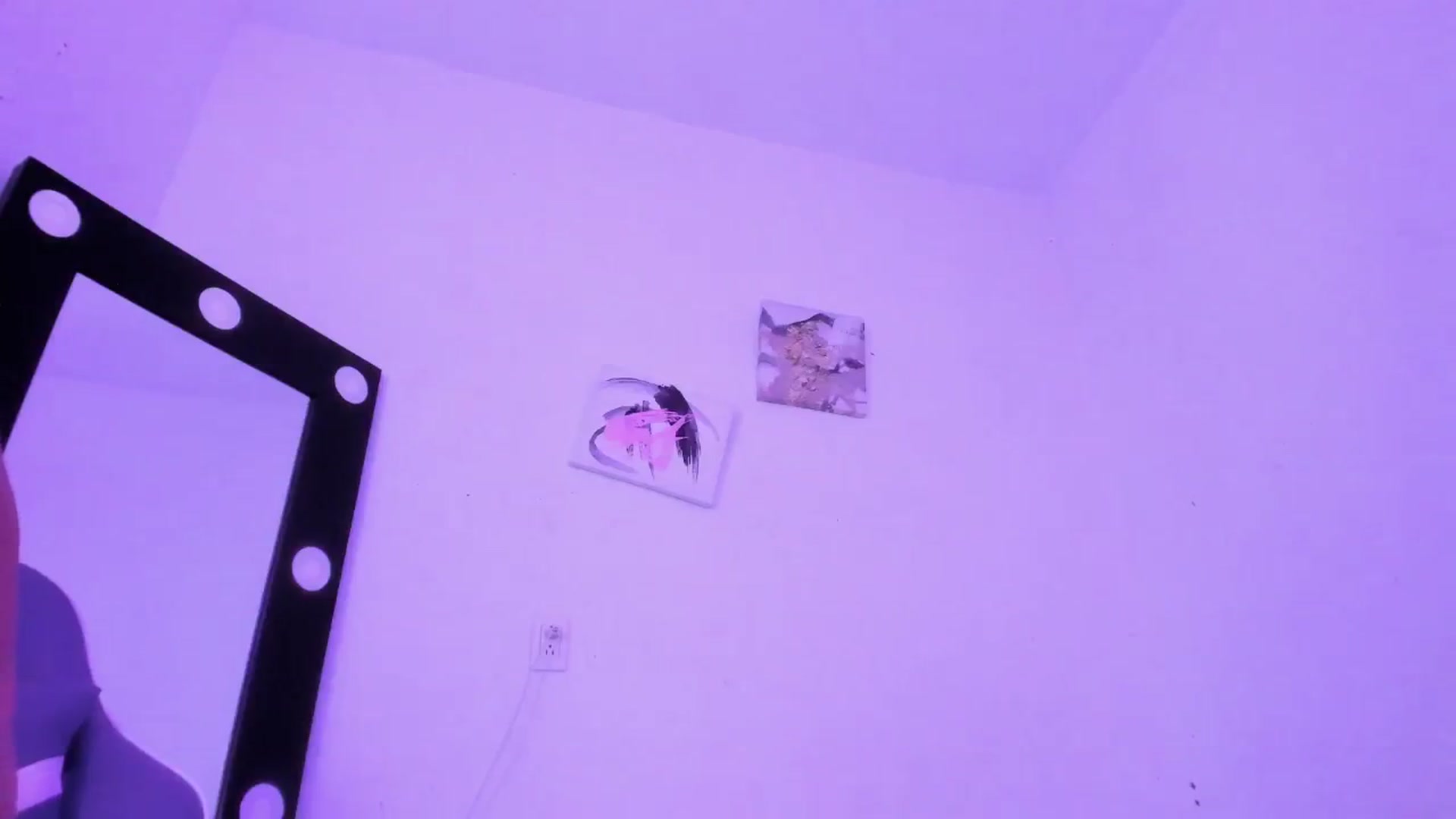 Gallery image thumbnail from Emma_19_'s myfreecams stream on, 04/01/2026, 06:08 image 17 of 20
