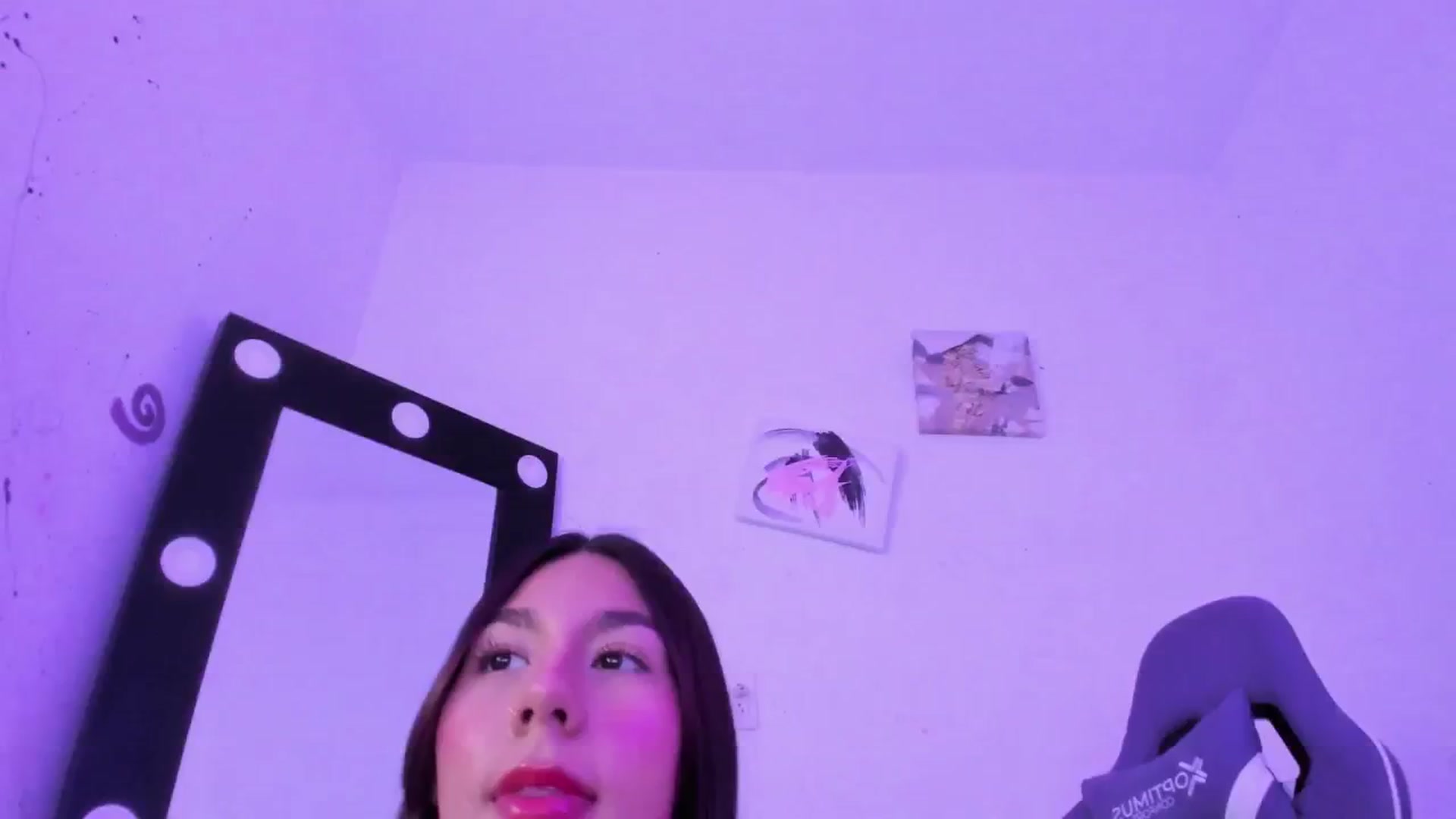 Gallery image thumbnail from Emma_19_'s myfreecams stream on, 04/11/2026, 06:32 image 5 of 20