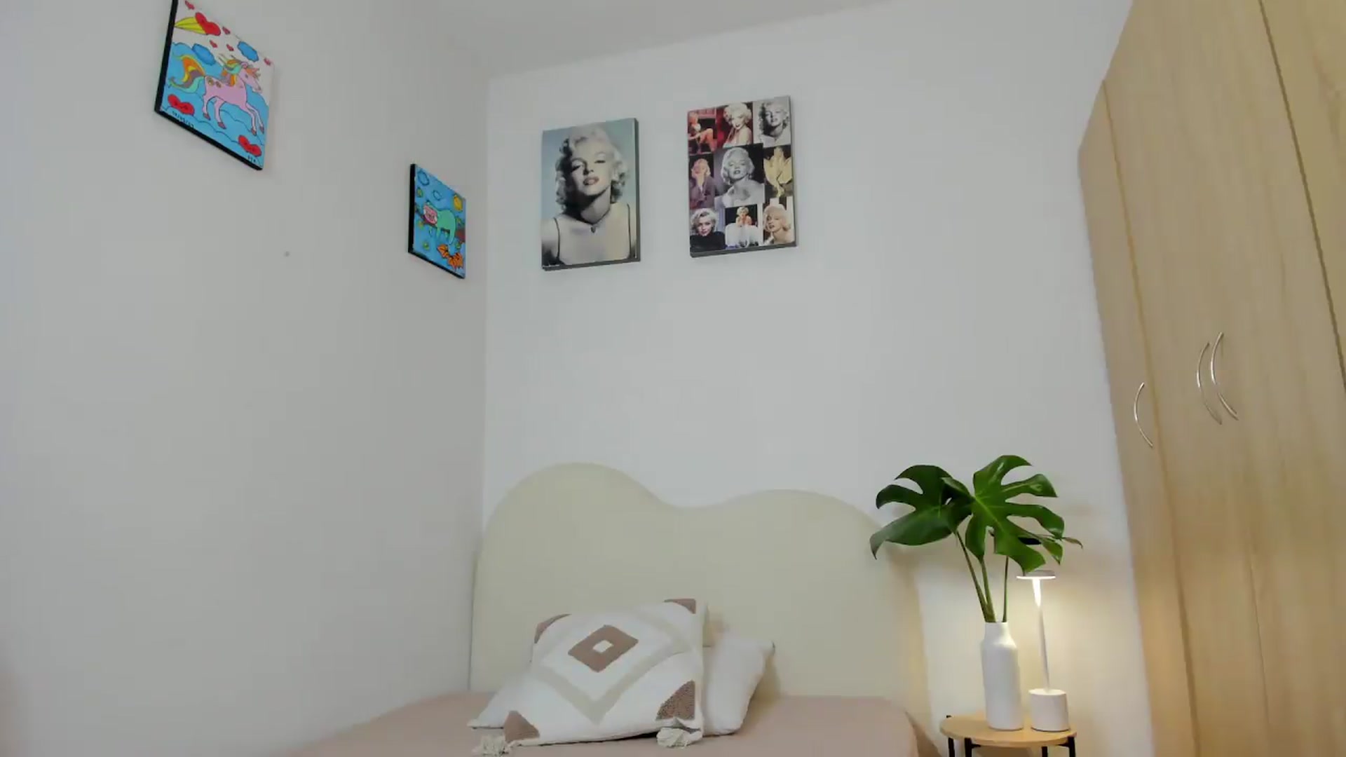 Gallery image thumbnail from Emma_69_'s myfreecams stream on, 08/08/2026, 10:58 image 15 of 20