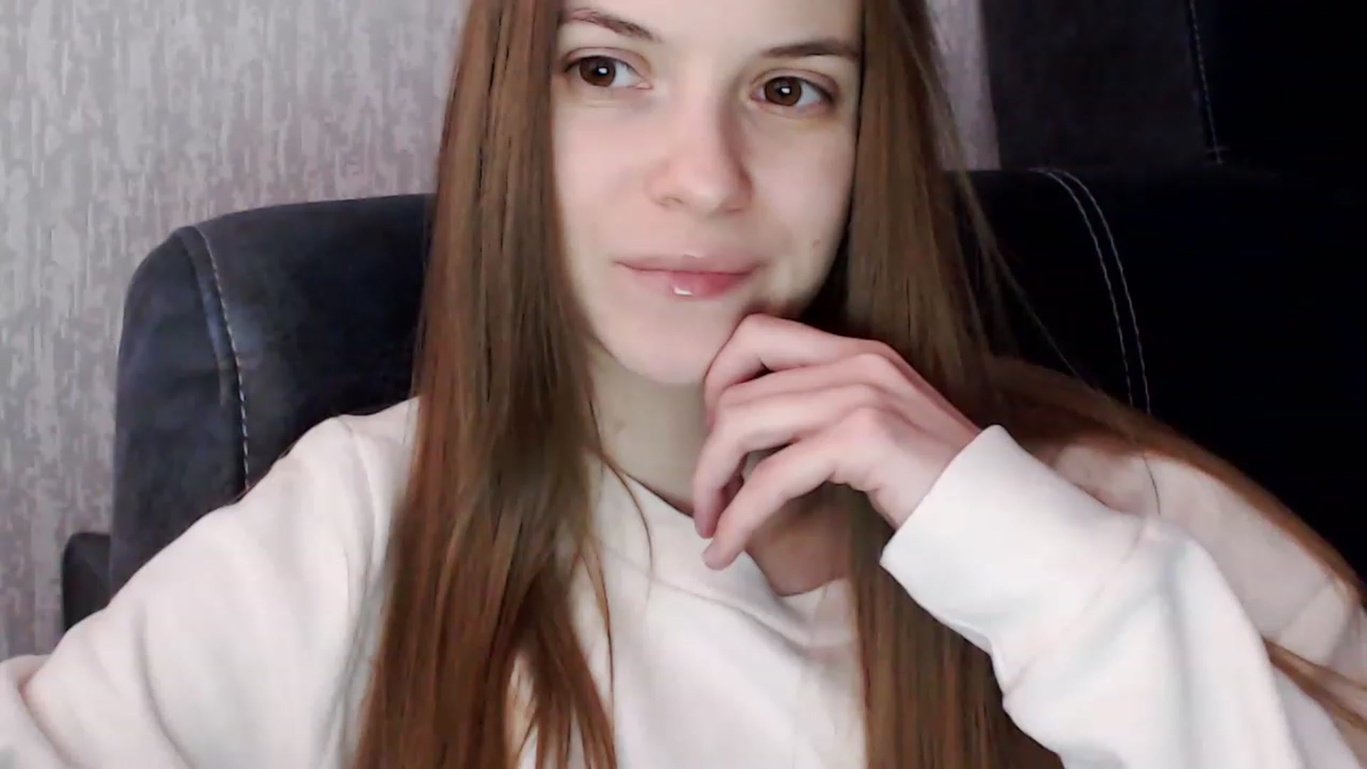 Gallery image thumbnail from Emma_Cutie's myfreecams stream on, 11/25/2022, 12:37 image 5 of 20