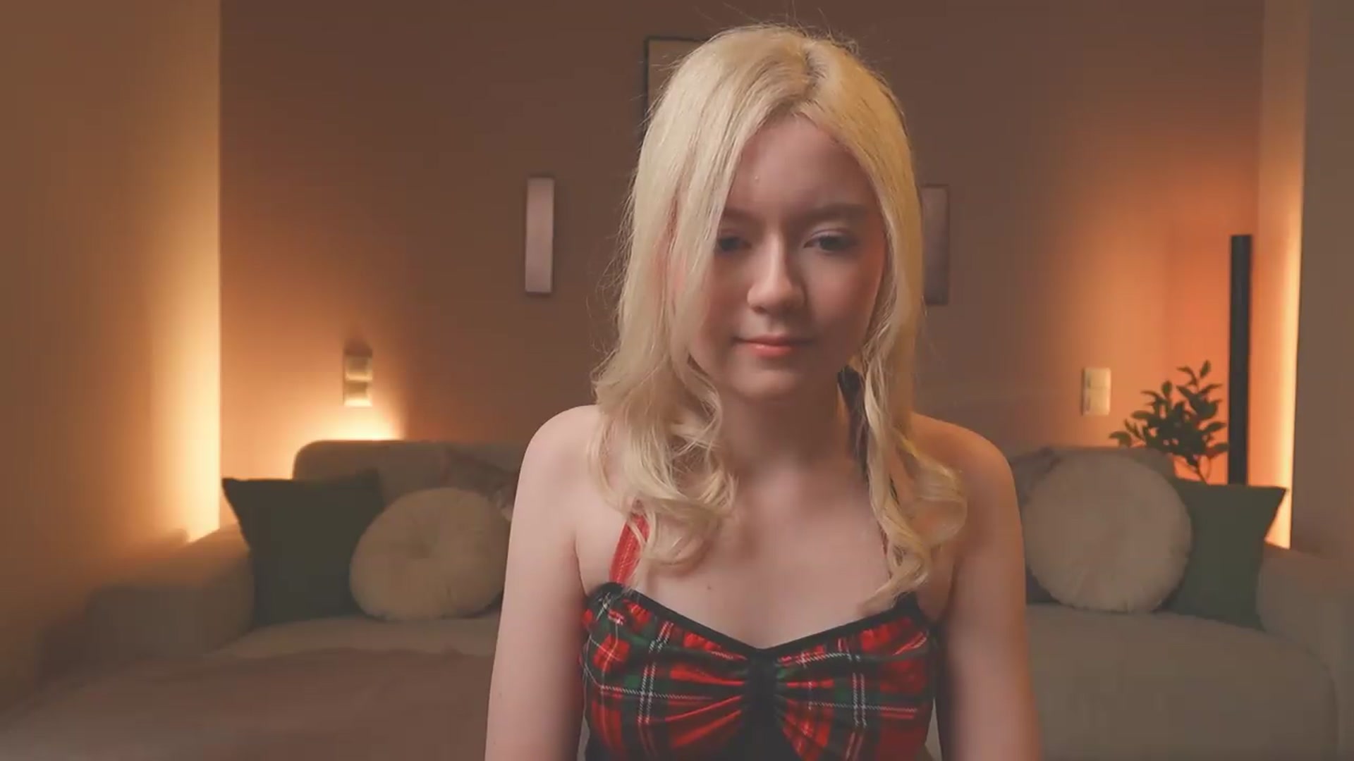 Gallery image thumbnail from Emma_Rosie's myfreecams stream on, 09/10/2026, 12:48 image 17 of 20