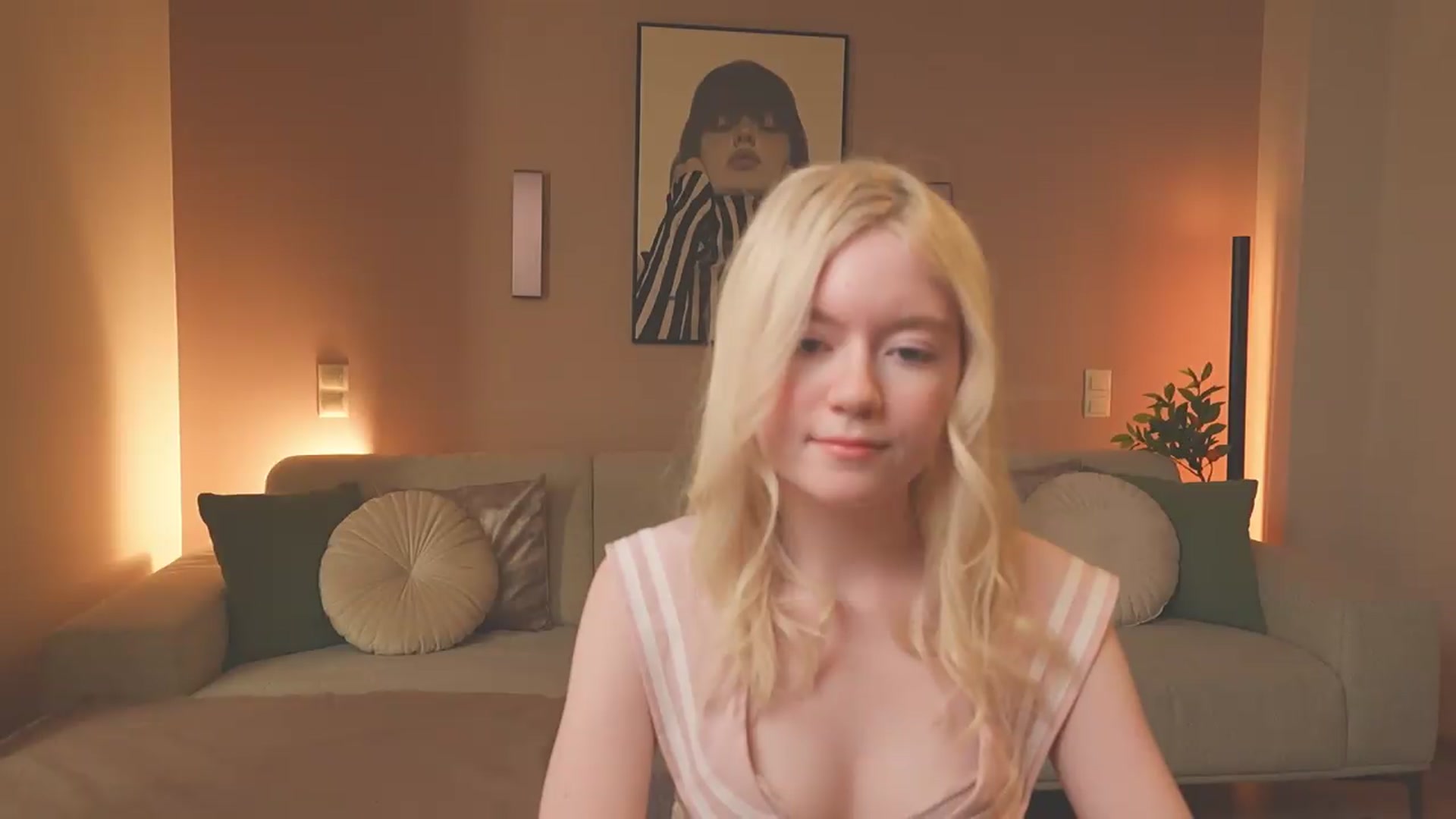 Gallery image thumbnail from Emma_Rosie's myfreecams stream on, 09/15/2026, 14:23 image 14 of 20