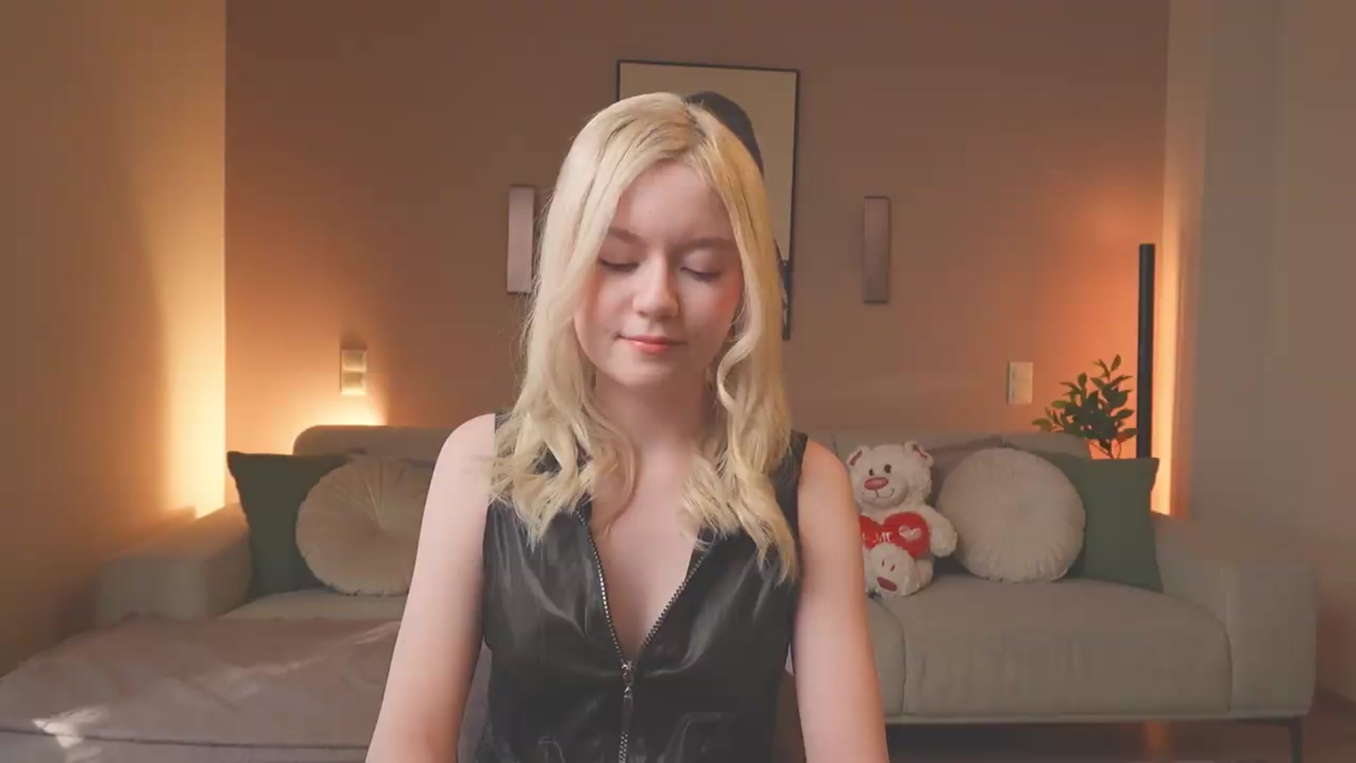 Gallery image thumbnail from Emma_Rosie's myfreecams stream on, 09/16/2026, 14:00 image 8 of 20