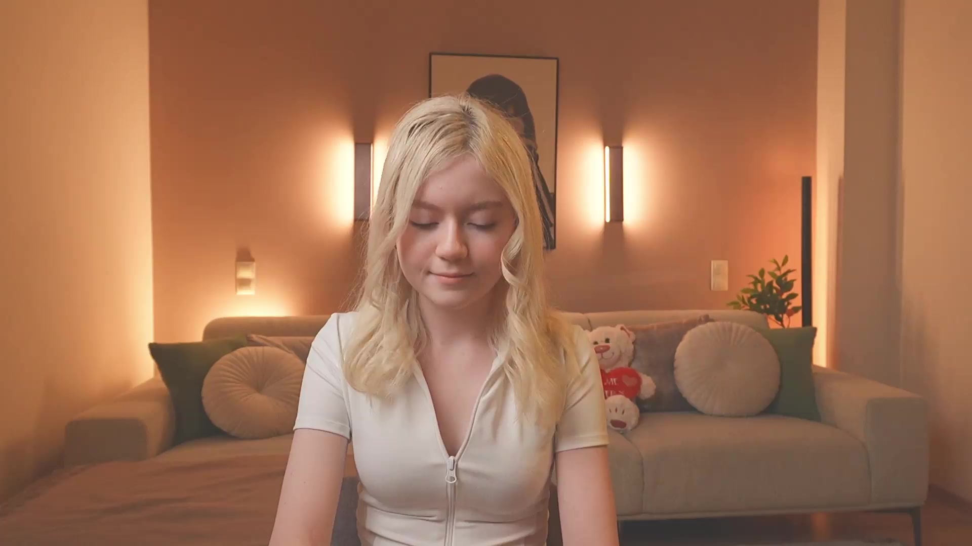 Gallery image thumbnail from Emma_Rosie's myfreecams stream on, 09/19/2026, 10:15 image 14 of 20