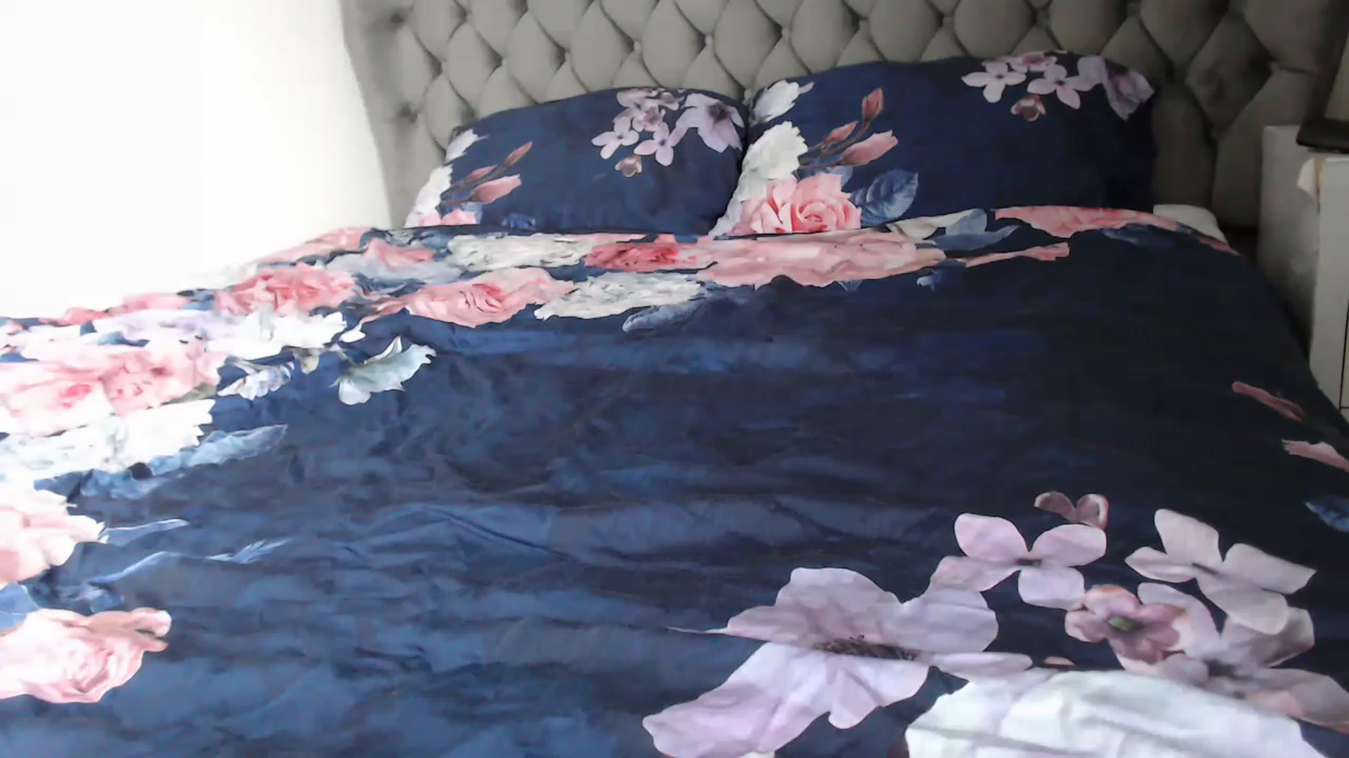 Gallery image thumbnail from Emma__3's myfreecams stream on, 11/16/2022, 13:36 image 12 of 20