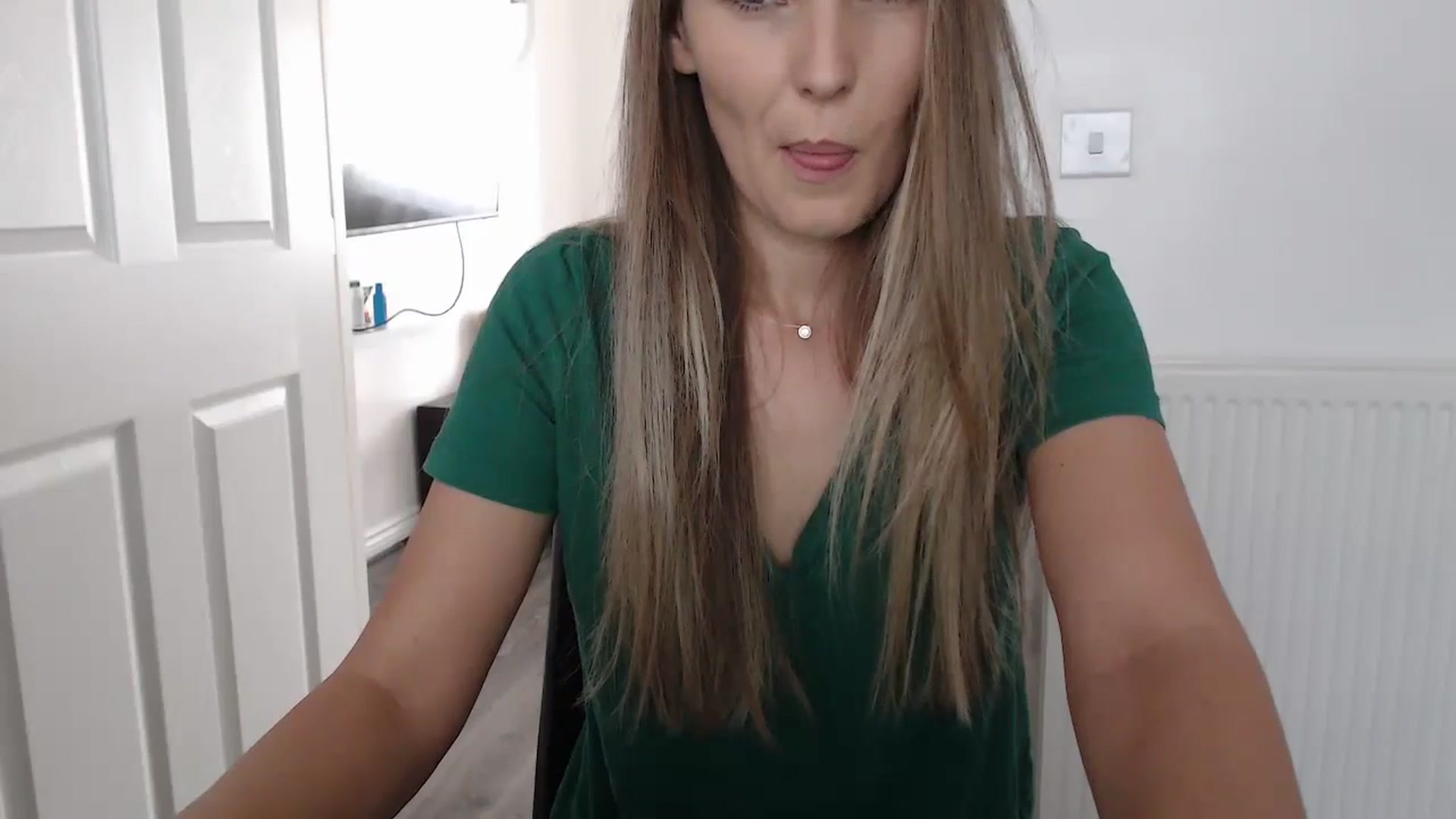 Gallery image thumbnail from Emma__3's myfreecams stream on, 11/06/2023, 14:17 image 18 of 20