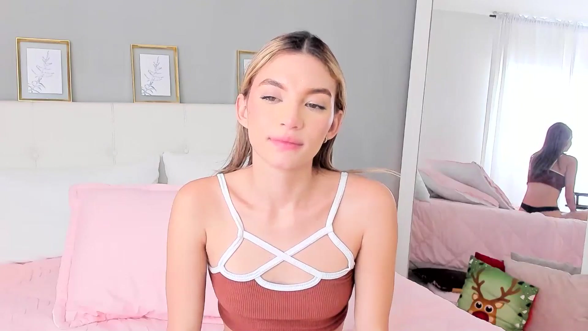 Gallery image thumbnail from Emma__Stone's myfreecams stream on, 12/02/2025, 16:23 image 3 of 20