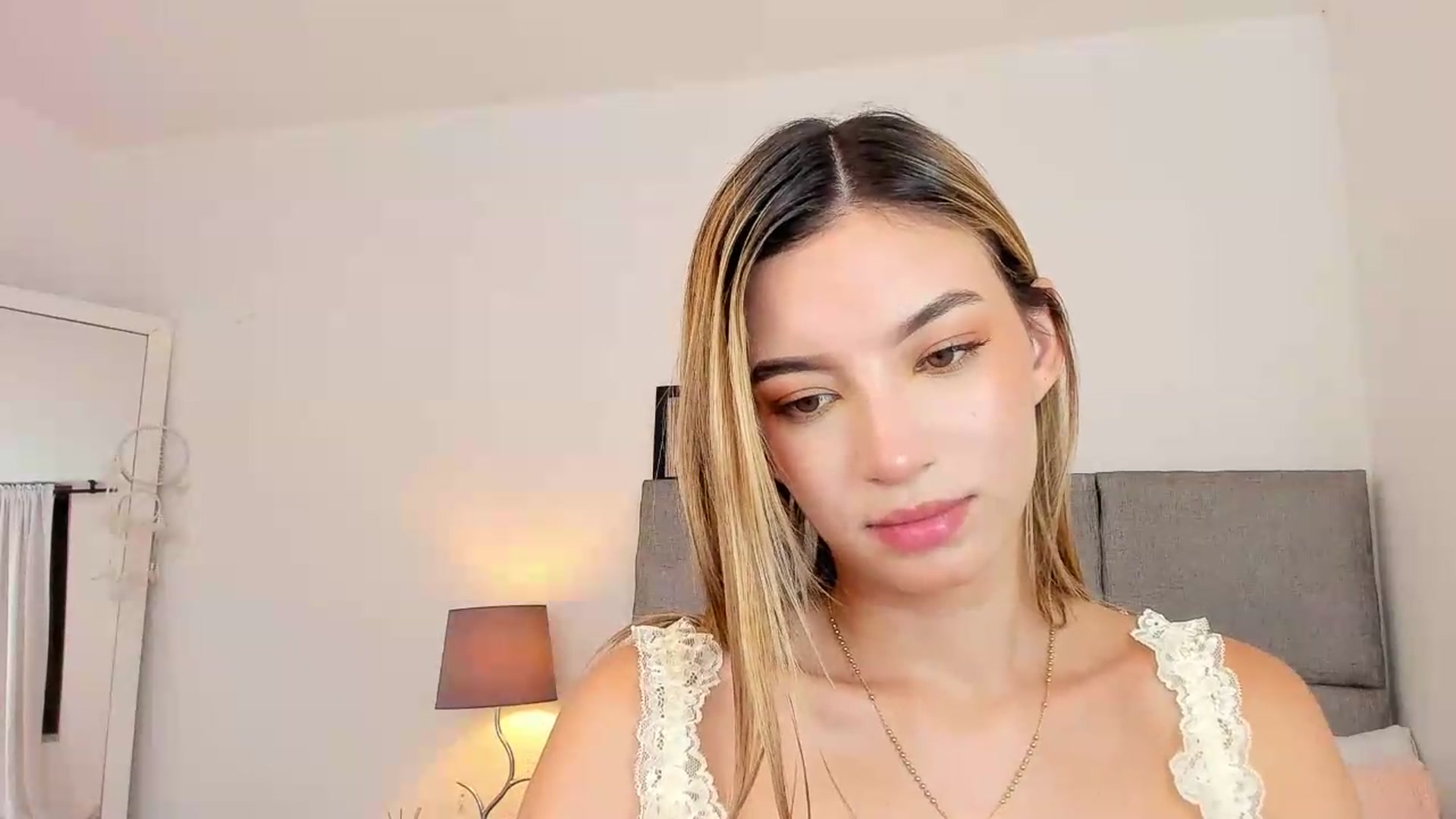 Gallery image thumbnail from Emma__Stone's myfreecams stream on, 04/30/2026, 01:42 image 16 of 20