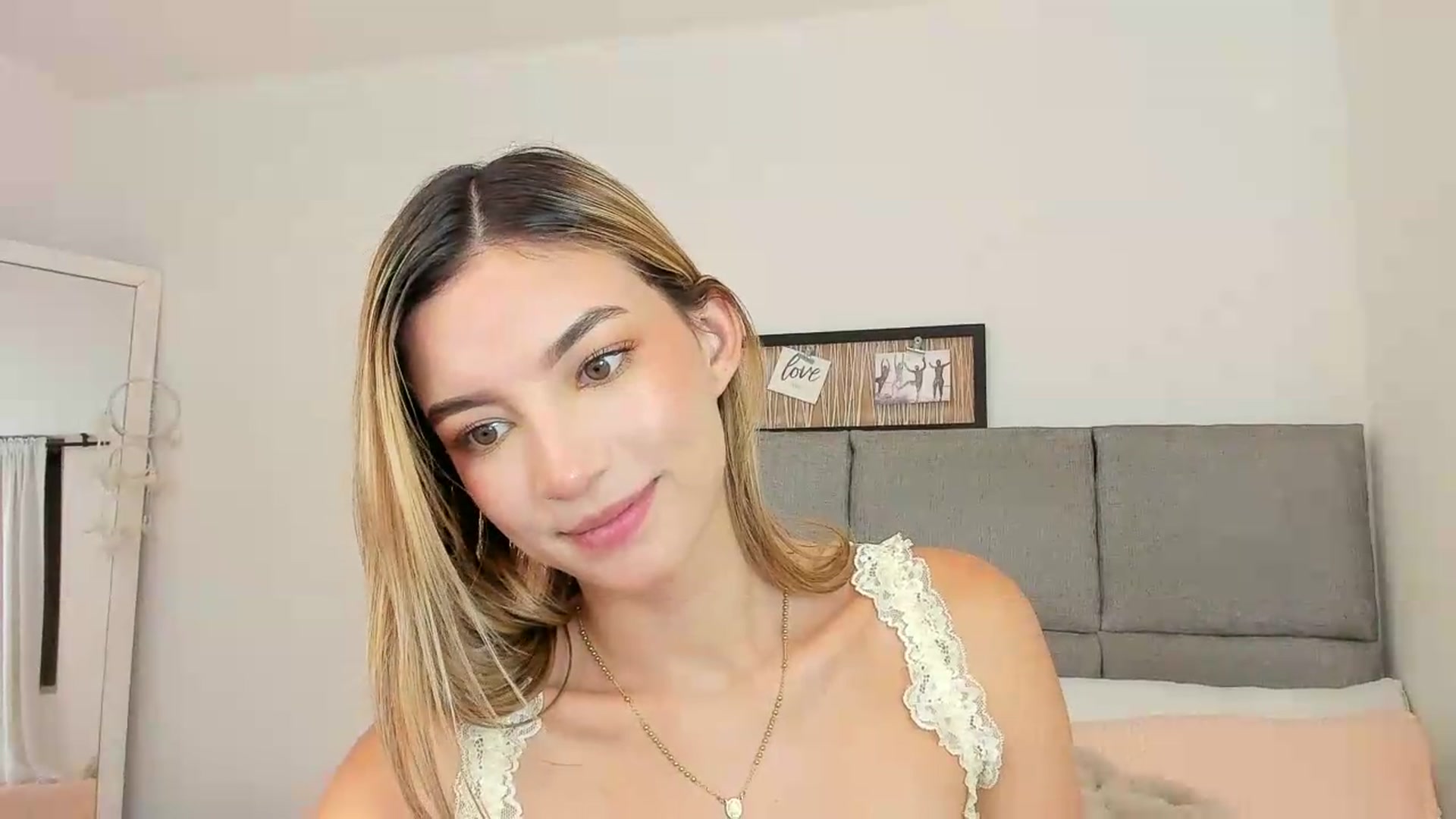 Gallery image thumbnail from Emma__Stone's myfreecams stream on, 04/30/2026, 01:42 image 5 of 20