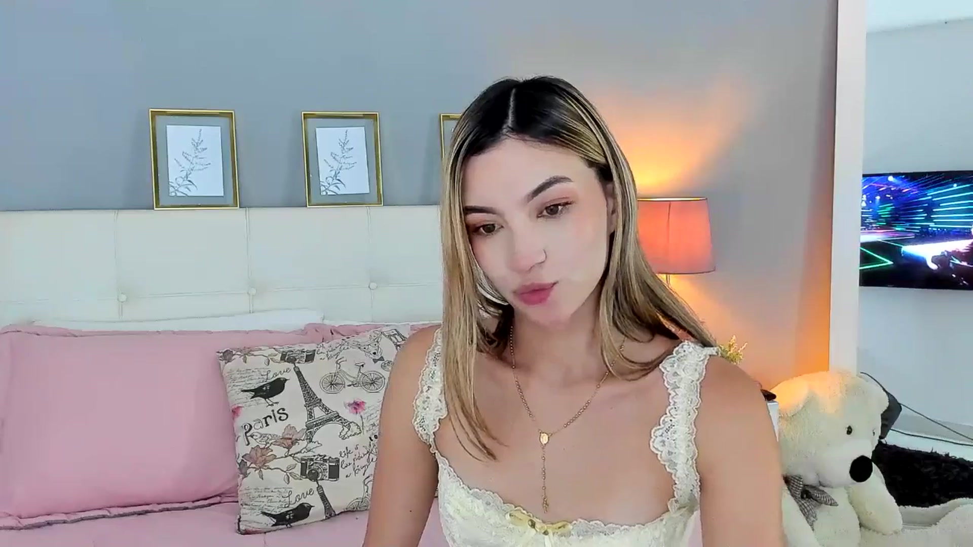 Gallery image thumbnail from Emma__Stone's myfreecams stream on, 04/30/2026, 02:37 image 16 of 20