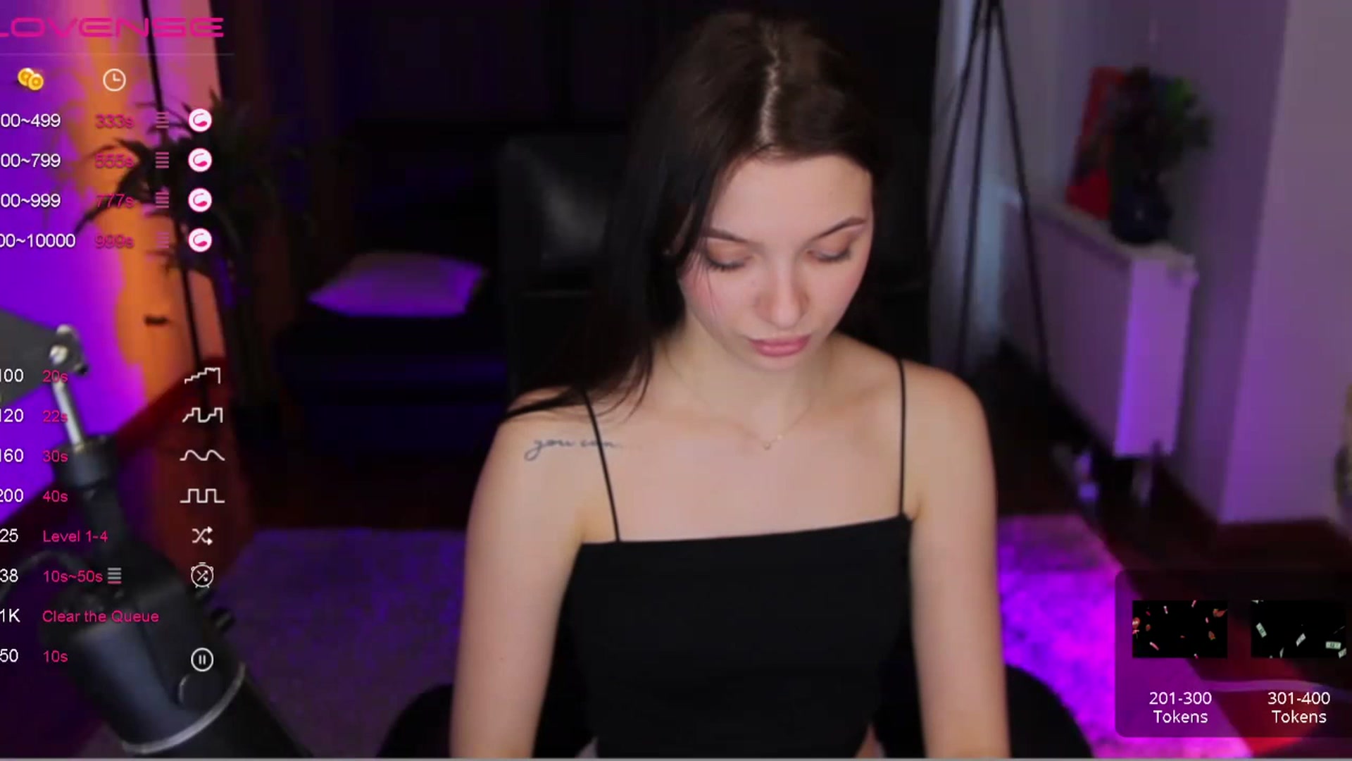 Gallery image thumbnail from Emma___sweet's myfreecams stream on, 04/09/2023, 10:39 image 19 of 20