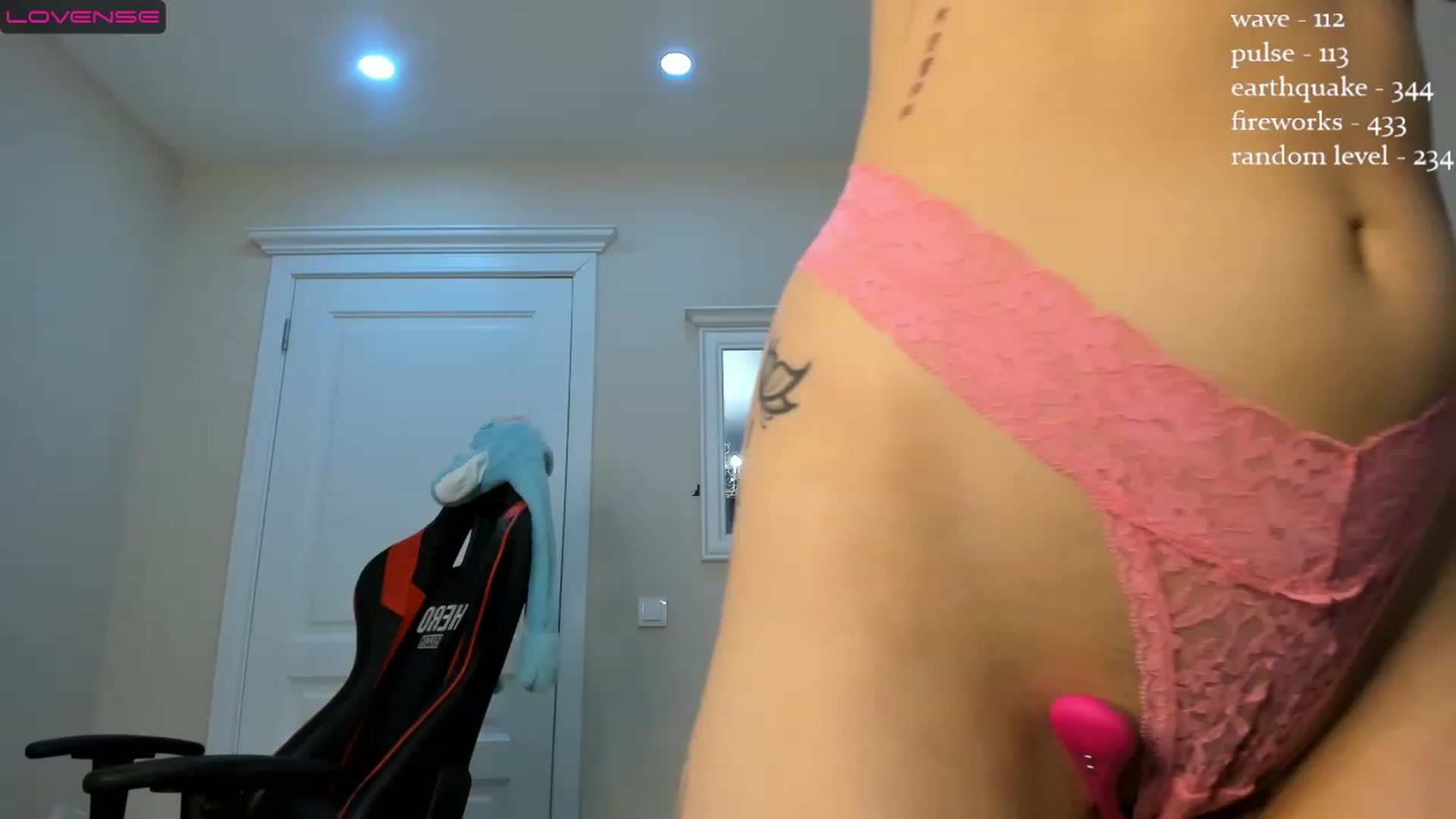 Gallery image thumbnail from Emma_clarc's myfreecams stream on, 11/20/2022, 04:36 image 5 of 20