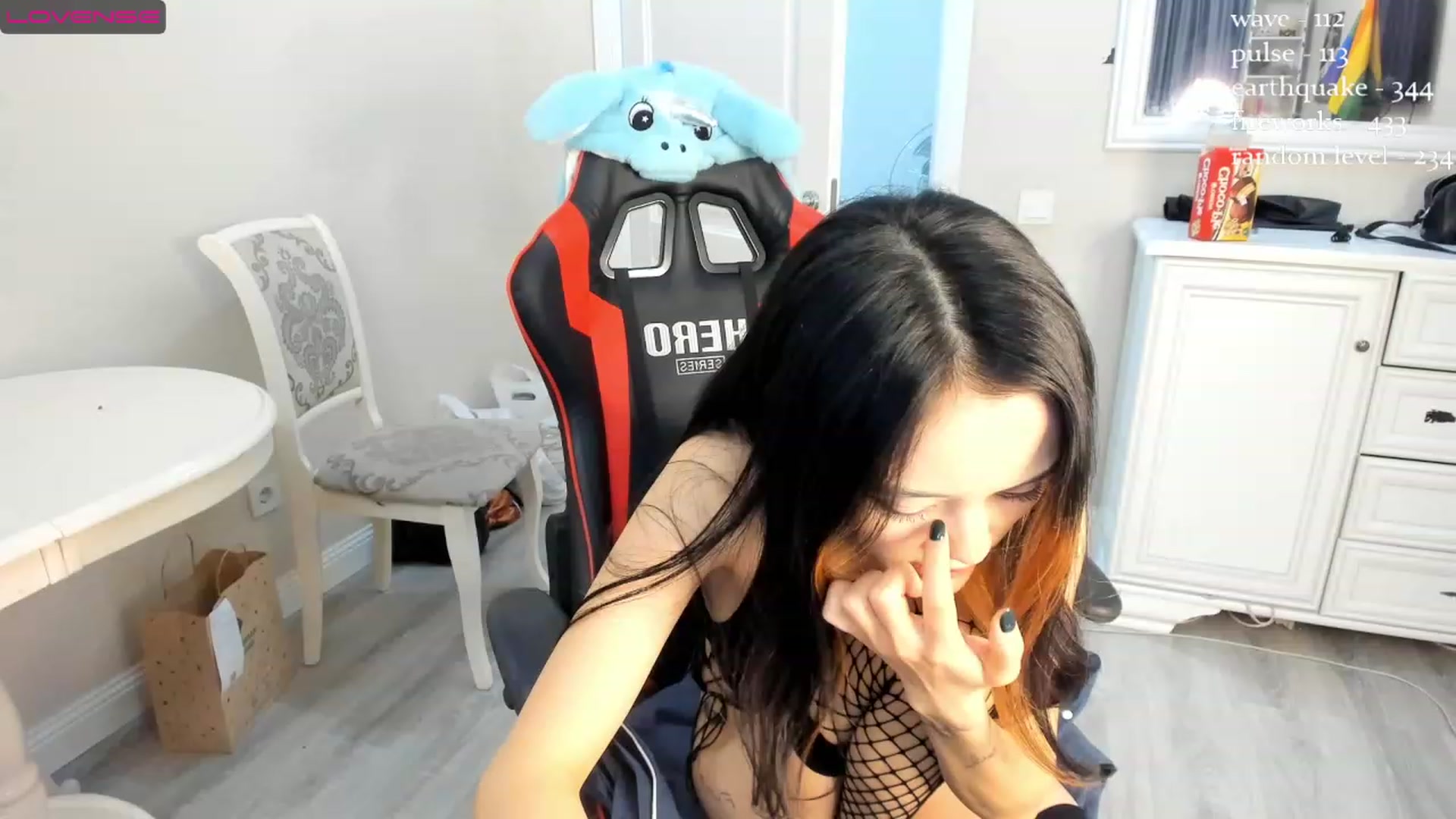 Gallery image thumbnail from Emma_clarc's myfreecams stream on, 11/23/2022, 13:15 image 1 of 20
