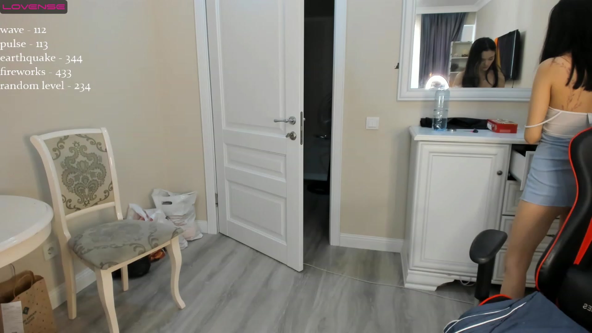 Gallery image thumbnail from Emma_clarc's myfreecams stream on, 11/25/2022, 04:38 image 6 of 20