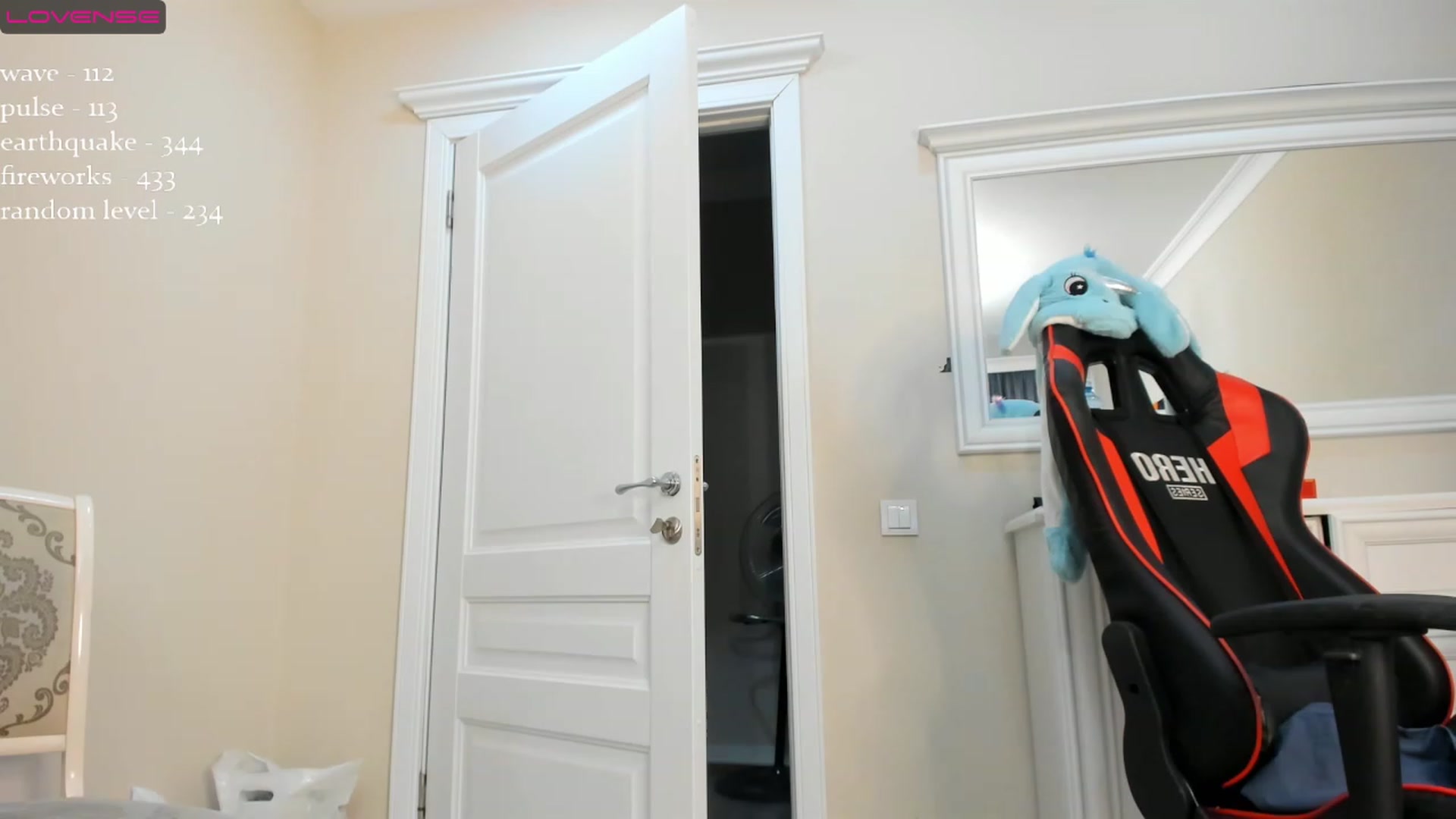 Gallery image thumbnail from Emma_clarc's myfreecams stream on, 11/25/2022, 05:13 image 16 of 20
