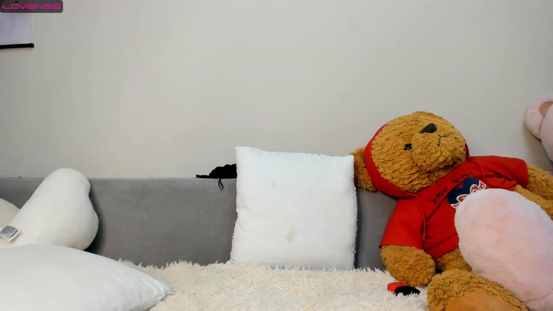 Gallery image thumbnail from Emma_clarc's myfreecams stream on, 12/05/2022, 08:10 image 1 of 20