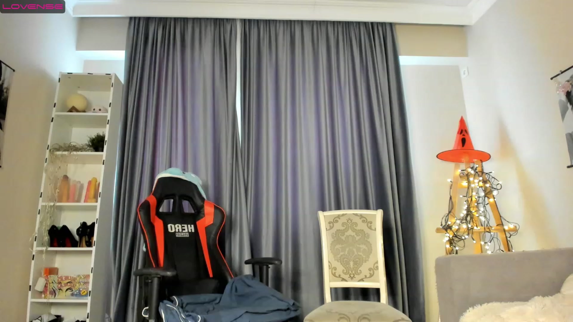Gallery image thumbnail from Emma_clarc's myfreecams stream on, 12/07/2022, 09:25 image 7 of 20