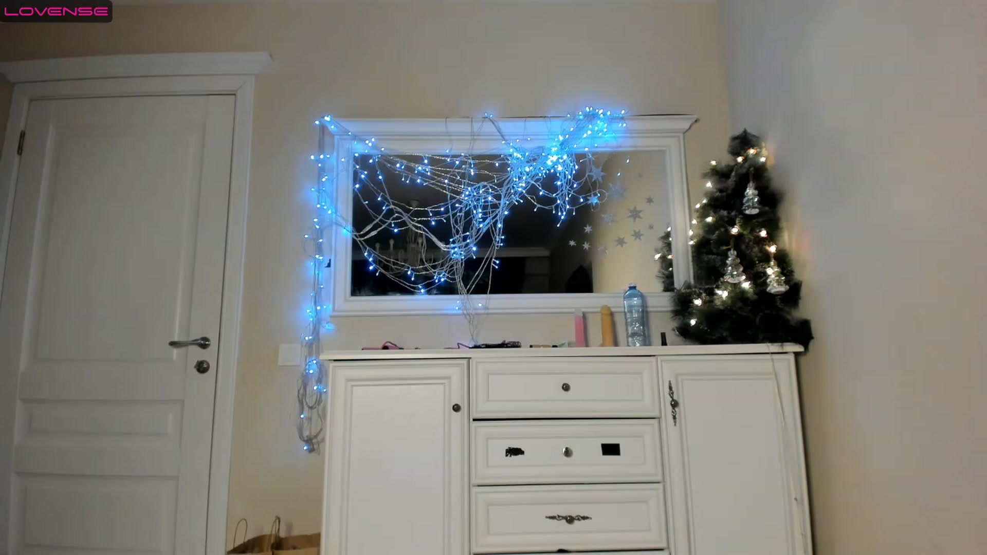 Gallery image thumbnail from Emma_clarc's myfreecams stream on, 12/12/2022, 14:16 image 17 of 20