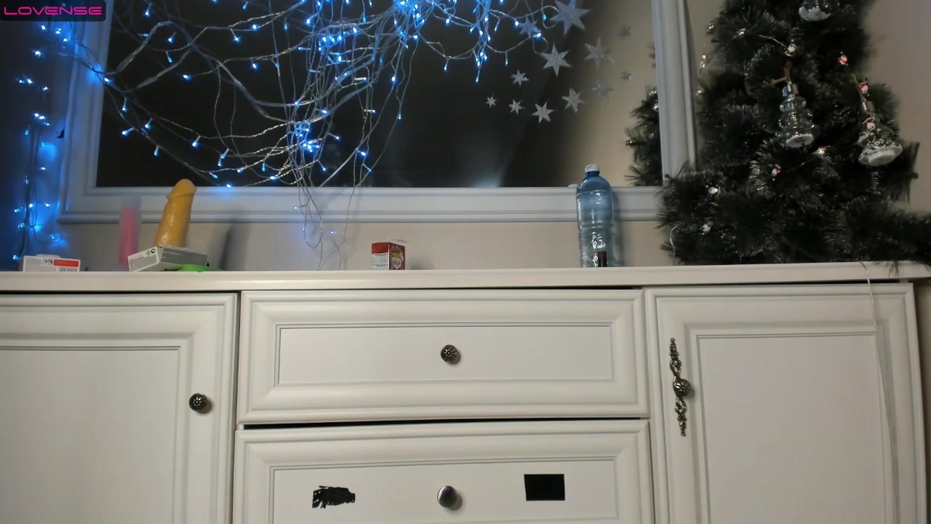 Gallery image thumbnail from Emma_clarc's myfreecams stream on, 12/15/2022, 10:20 image 9 of 20