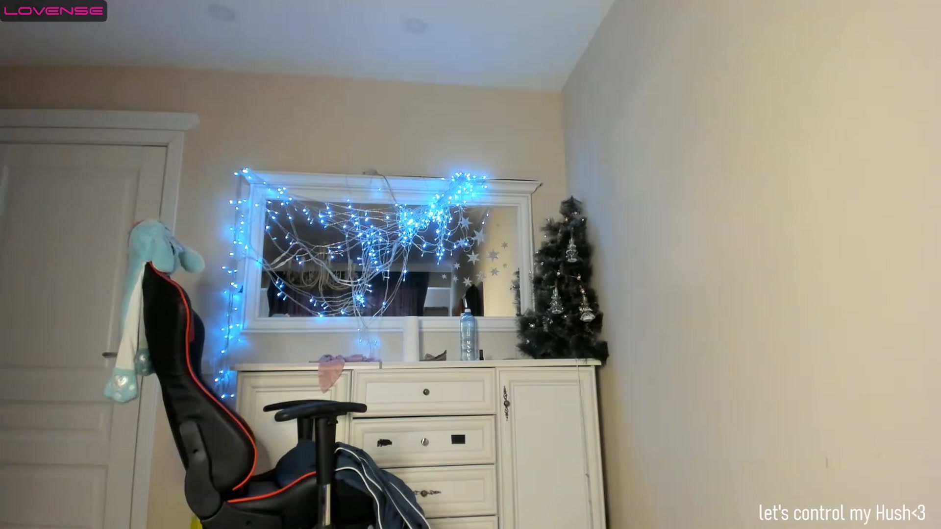 Gallery image thumbnail from Emma_clarc's myfreecams stream on, 12/19/2022, 11:14 image 15 of 20