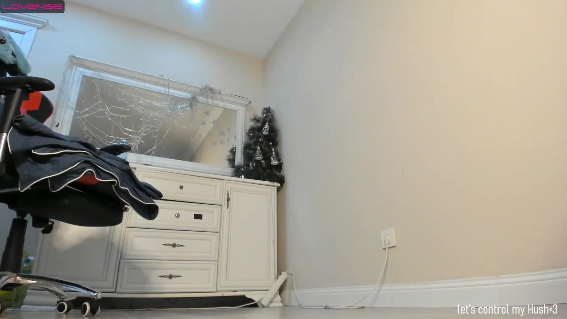 Gallery image thumbnail from Emma_clarc's myfreecams stream on, 12/21/2022, 07:33 image 11 of 20