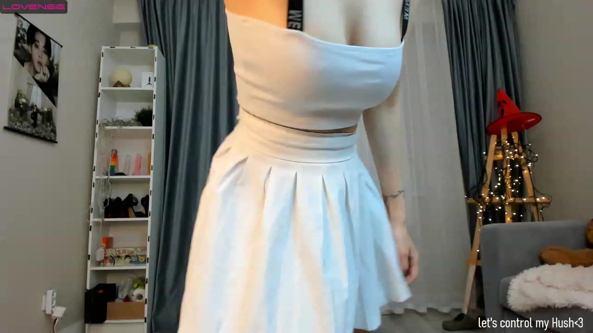 Gallery image thumbnail from Emma_clarc's myfreecams stream on, 12/22/2022, 14:11 image 6 of 20