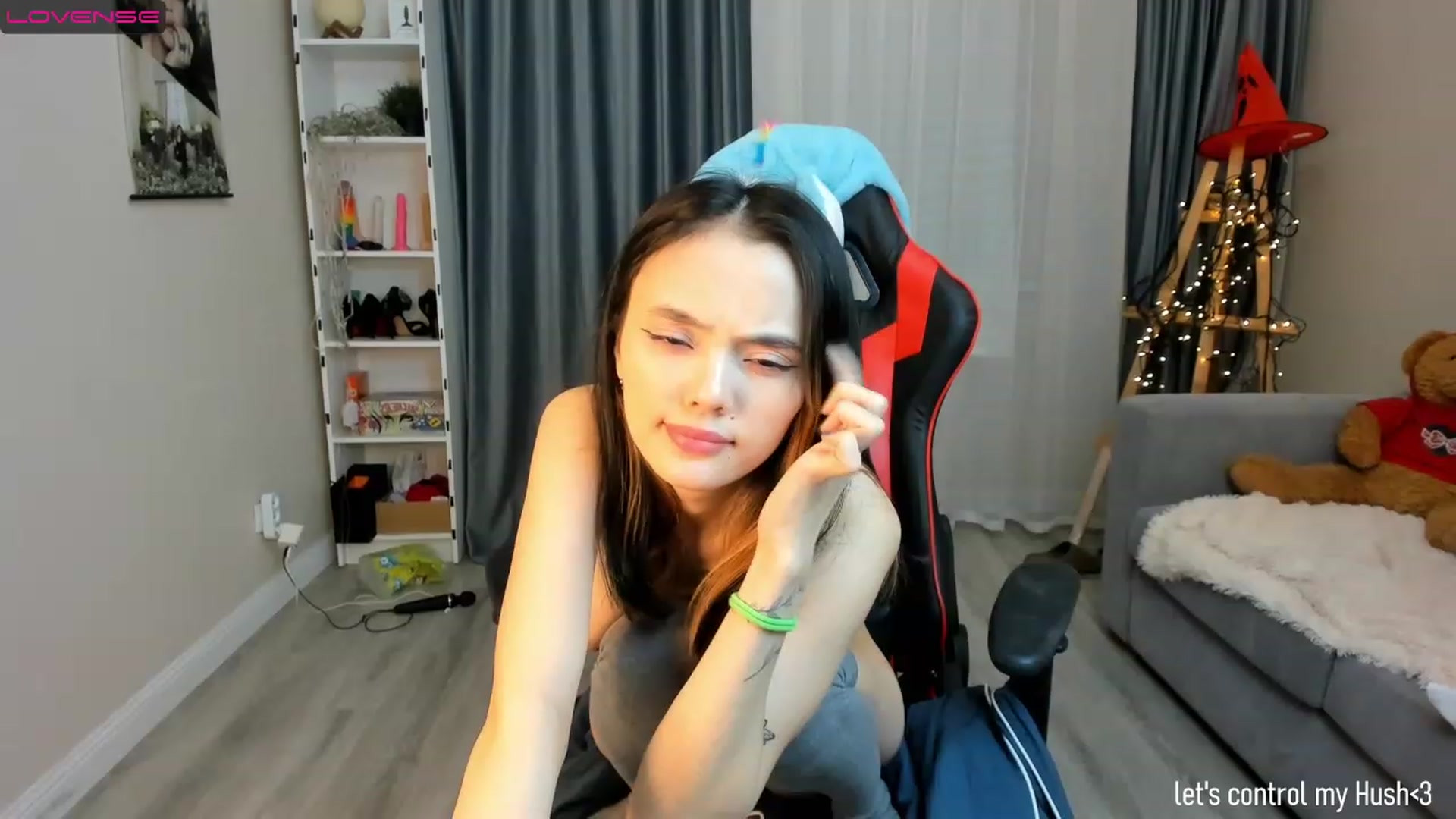Gallery image thumbnail from Emma_clarc's myfreecams stream on, 12/22/2022, 14:54 image 16 of 20