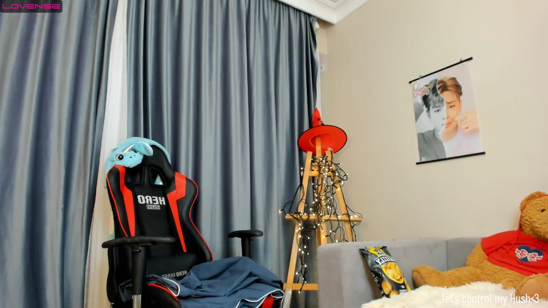 Gallery image thumbnail from Emma_clarc's myfreecams stream on, 12/24/2022, 11:10 image 18 of 20