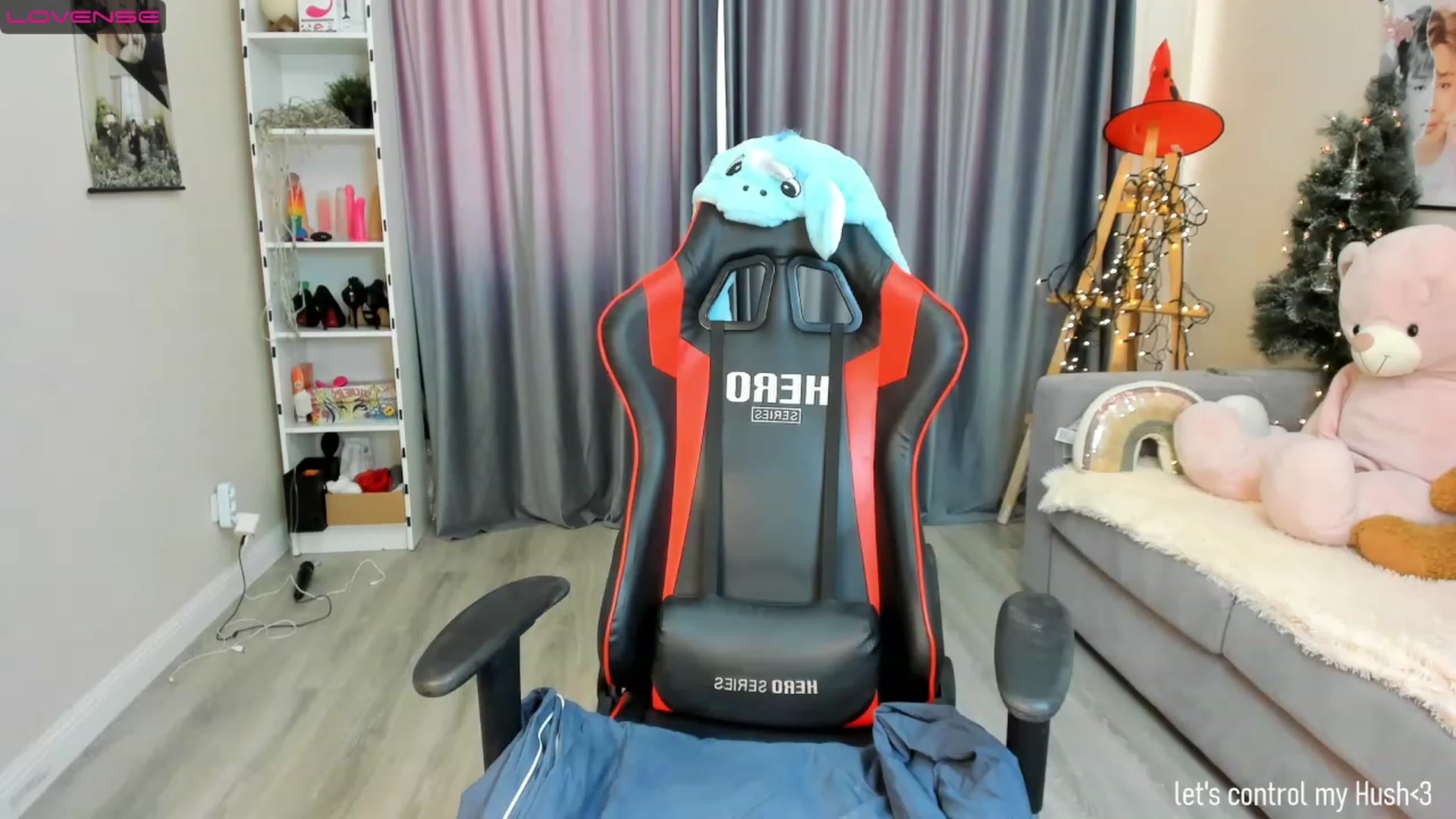 Gallery image thumbnail from Emma_clarc's myfreecams stream on, 12/27/2022, 10:21 image 1 of 20