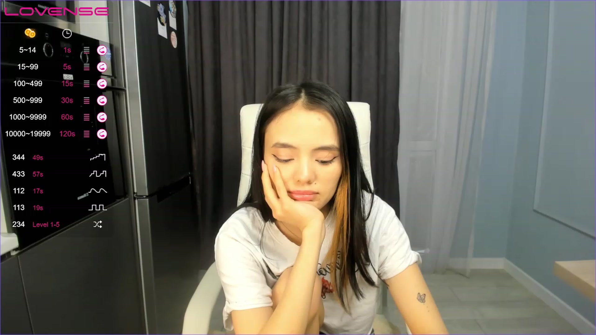 Gallery image thumbnail from Emma_clarc's myfreecams stream on, 02/04/2023, 12:01 image 16 of 20