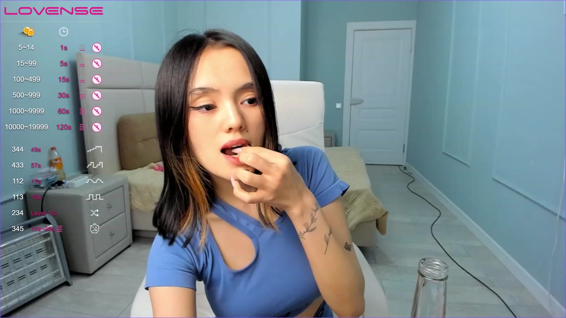 Gallery image thumbnail from Emma_clarc's myfreecams stream on, 04/22/2023, 13:38 image 4 of 20