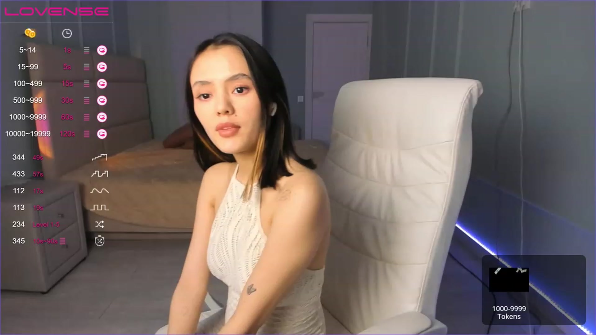 Gallery image thumbnail from Emma_clarc's myfreecams stream on, 04/28/2023, 12:30 image 12 of 20