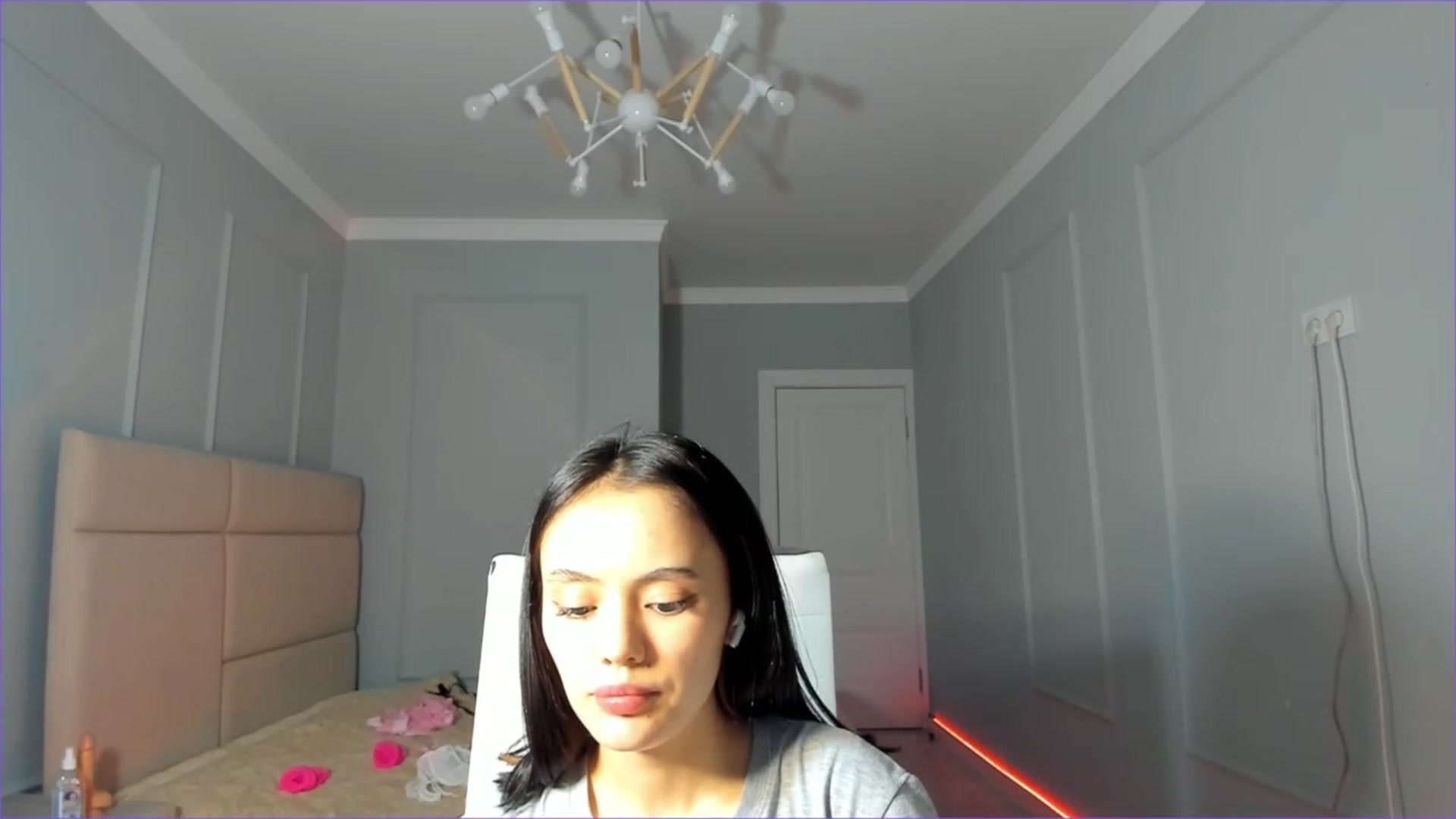 Gallery image thumbnail from Emma_clarc's myfreecams stream on, 05/06/2023, 18:14 image 16 of 20